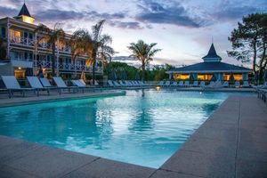 Alojamiento - Howard Johnson Hotel & Convention Center Madariaga Carilo