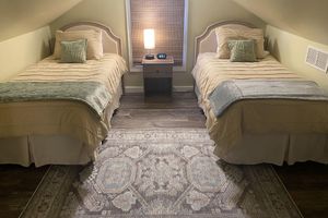 Alquiler Vacacional - Modern Lake Home in Private setting with Lake Access and Hot Tub