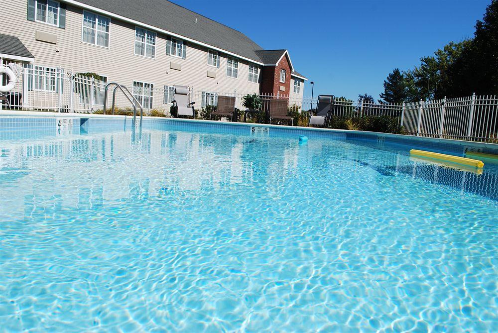 Vista Piscina CrestHill Suites Albany