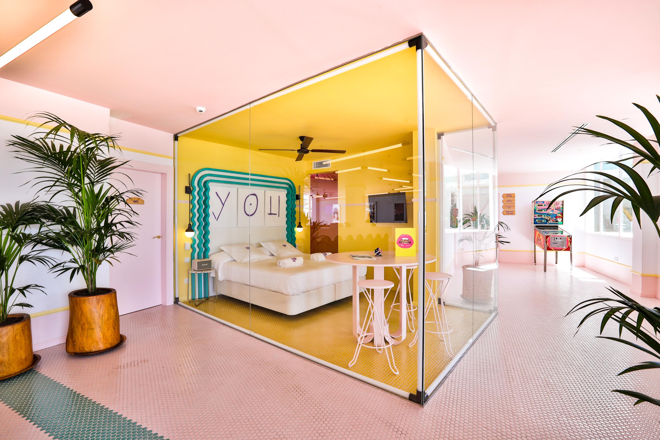 Vista Lobby Paradiso Art Hotel