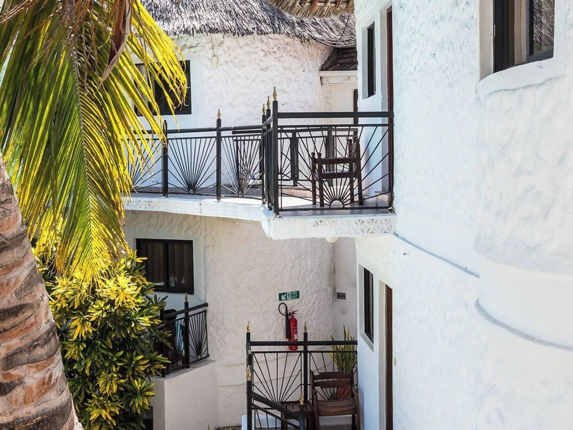 Vista Exterior Prideinn Express Nyali 2
