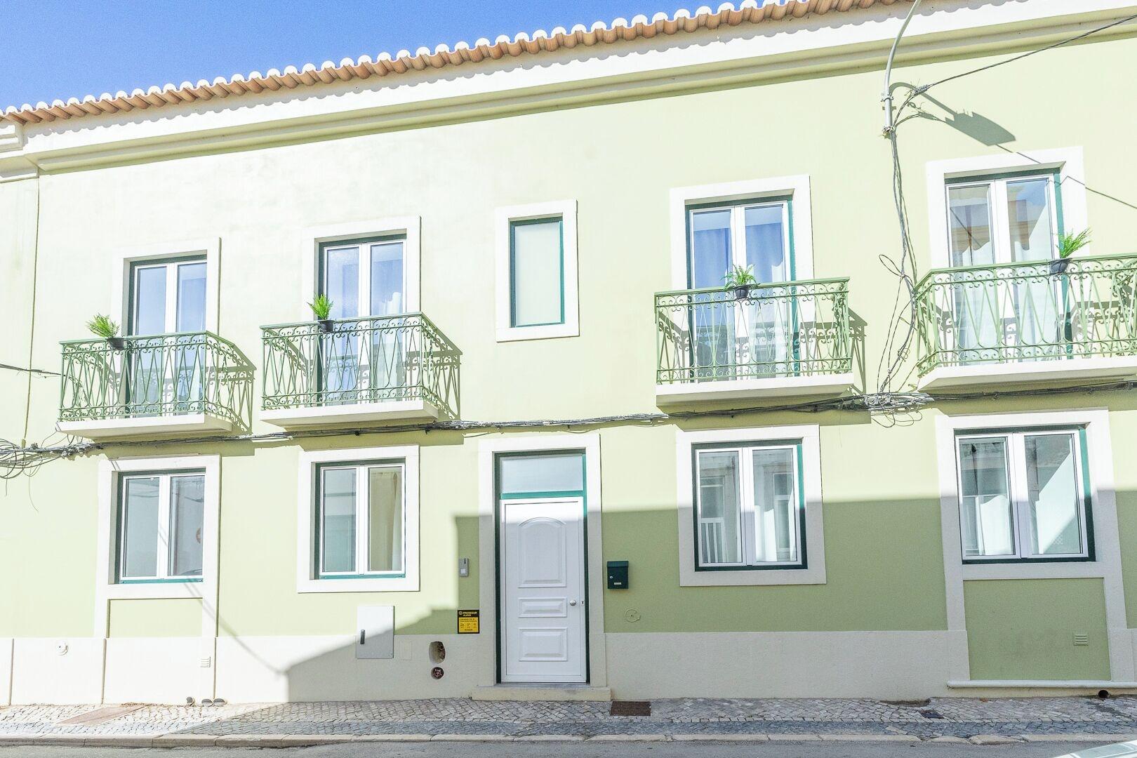 Varios Roots Apartments