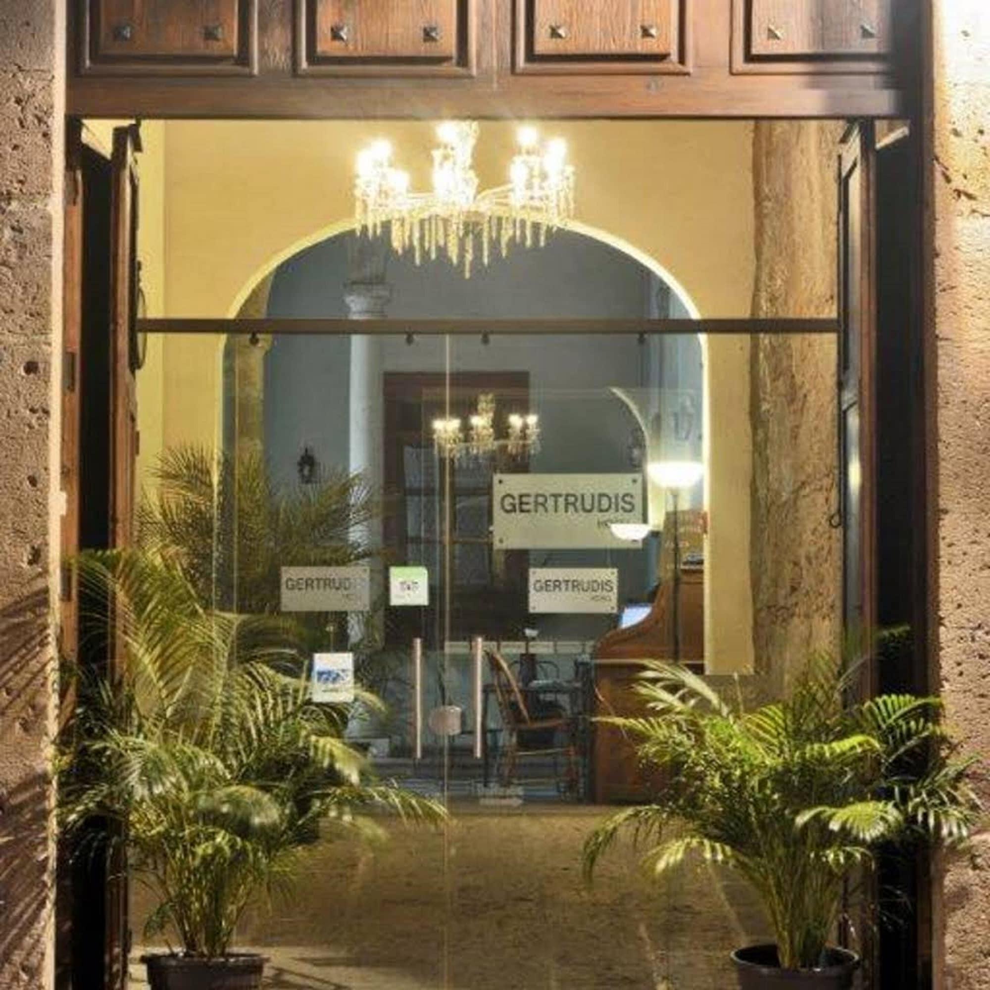 Varios Hotel Gertrudis