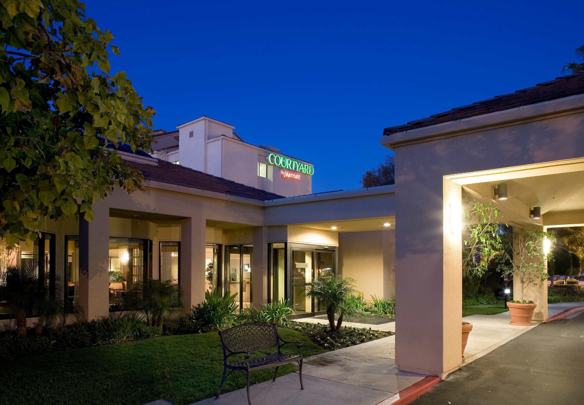 Vista Exterior Courtyard by Marriott Costa Mesa South Coast Metro