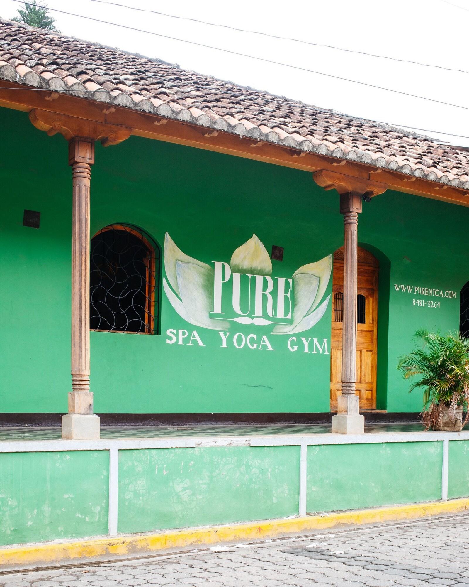Vista Exterior PURE Gym - Spa - Yoga - Lodging