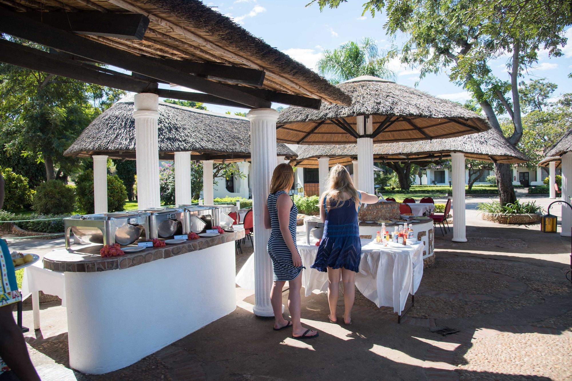Restaurant Sunbird Livingstonia Beach Hotel