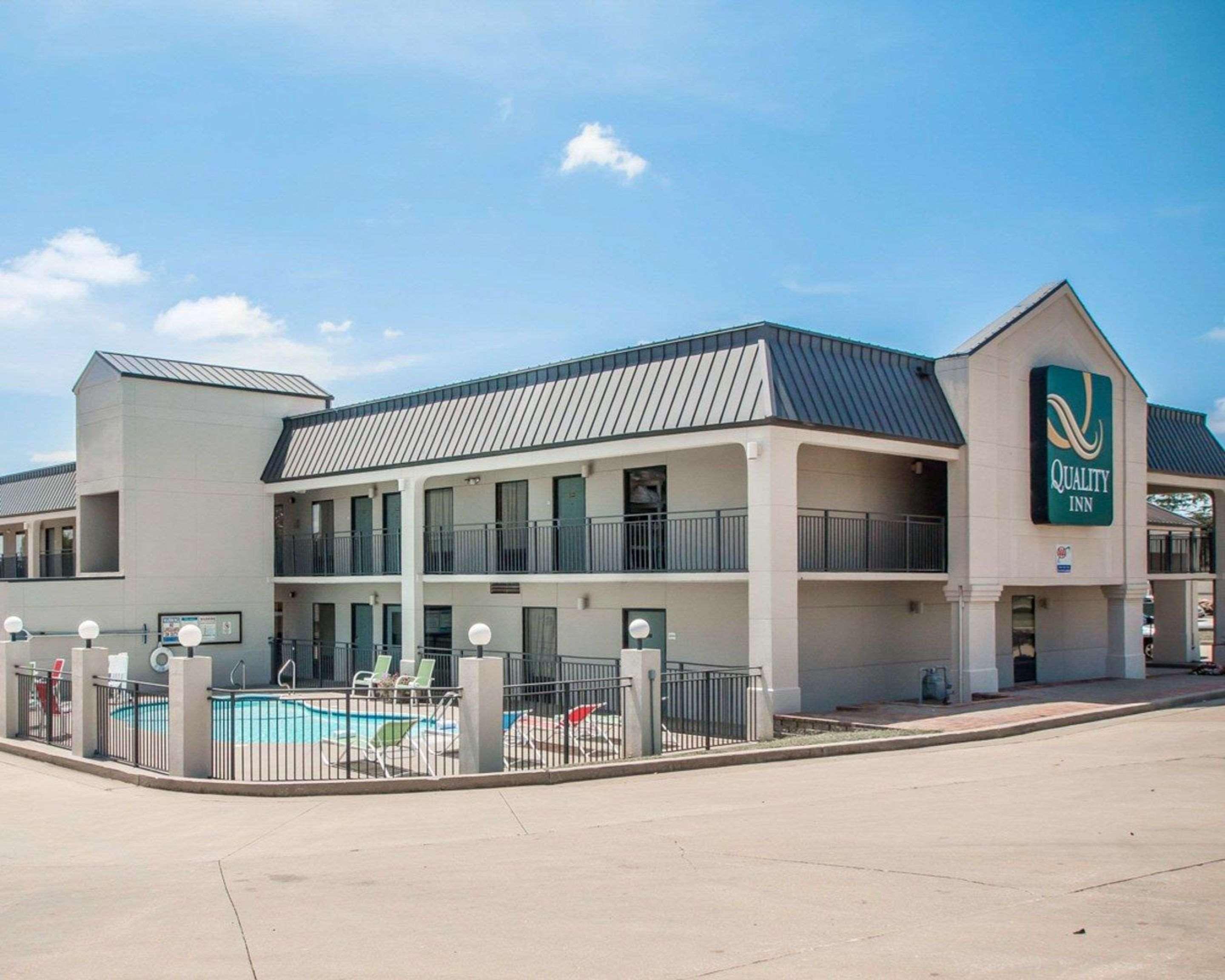 Vista Exterior Quality Inn South Springfield