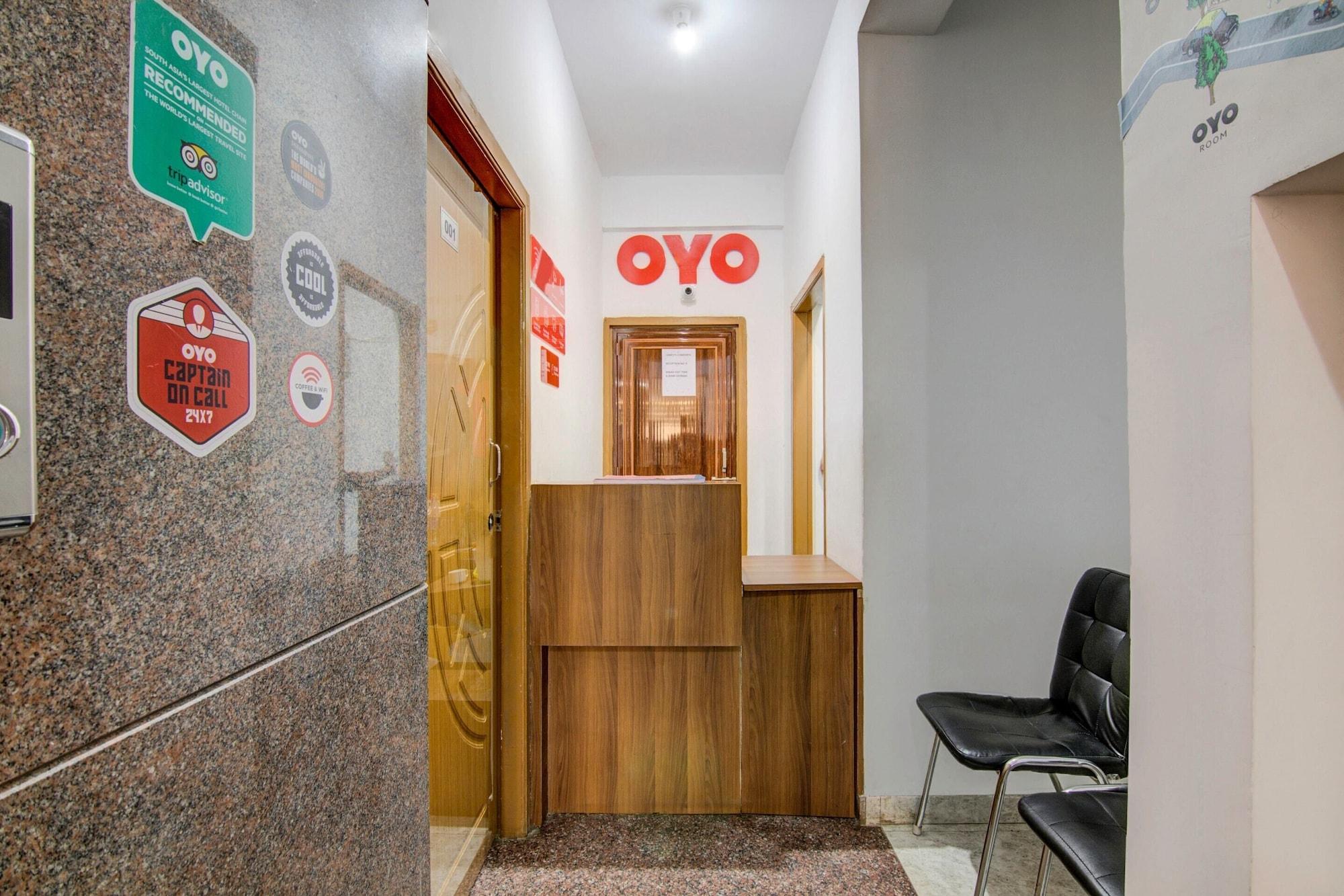 Vista Lobby OYO 15695 Varcity Comforts