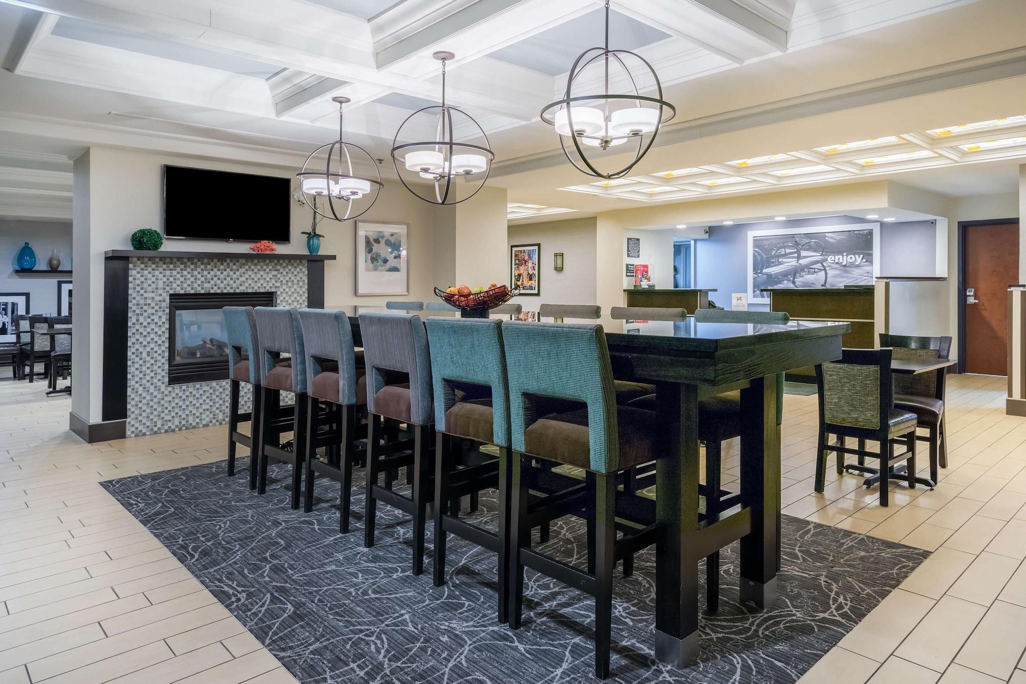 Vista Lobby Hampton Inn Philadelphia/Plymouth Meeting