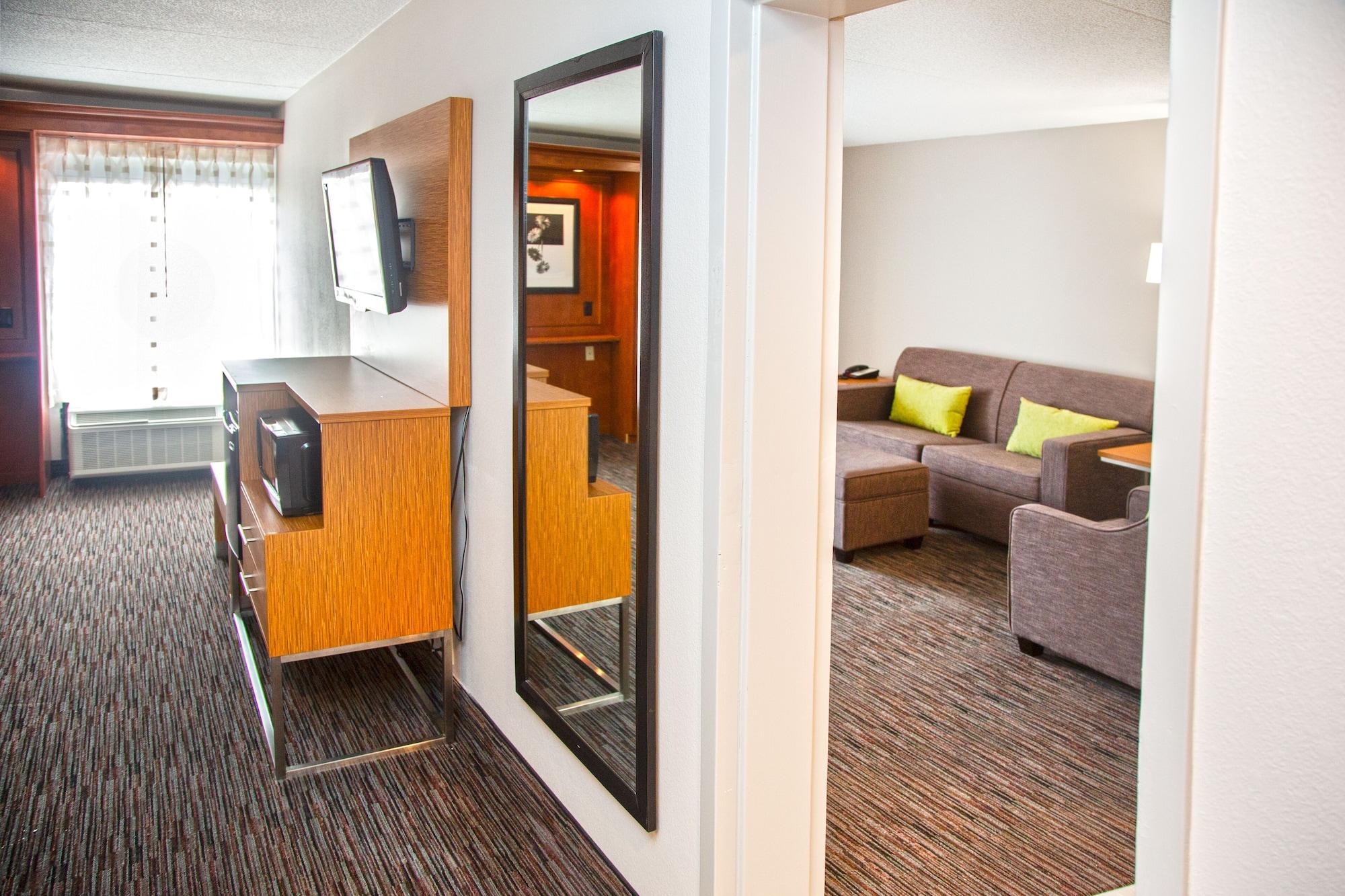 Habitación MainStay Suites Springfield IL