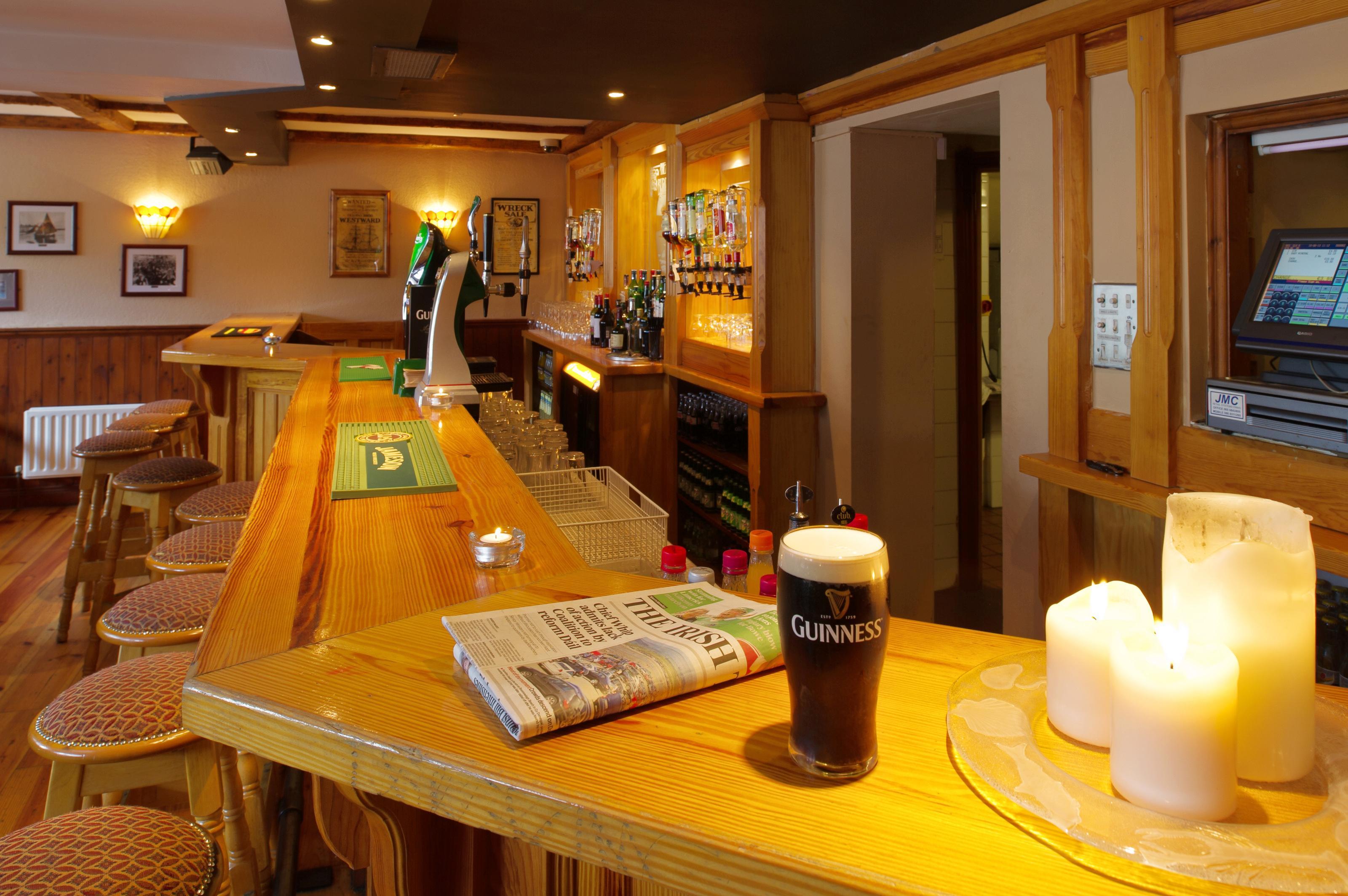 Bar/Salón Hylands Burren Hotel