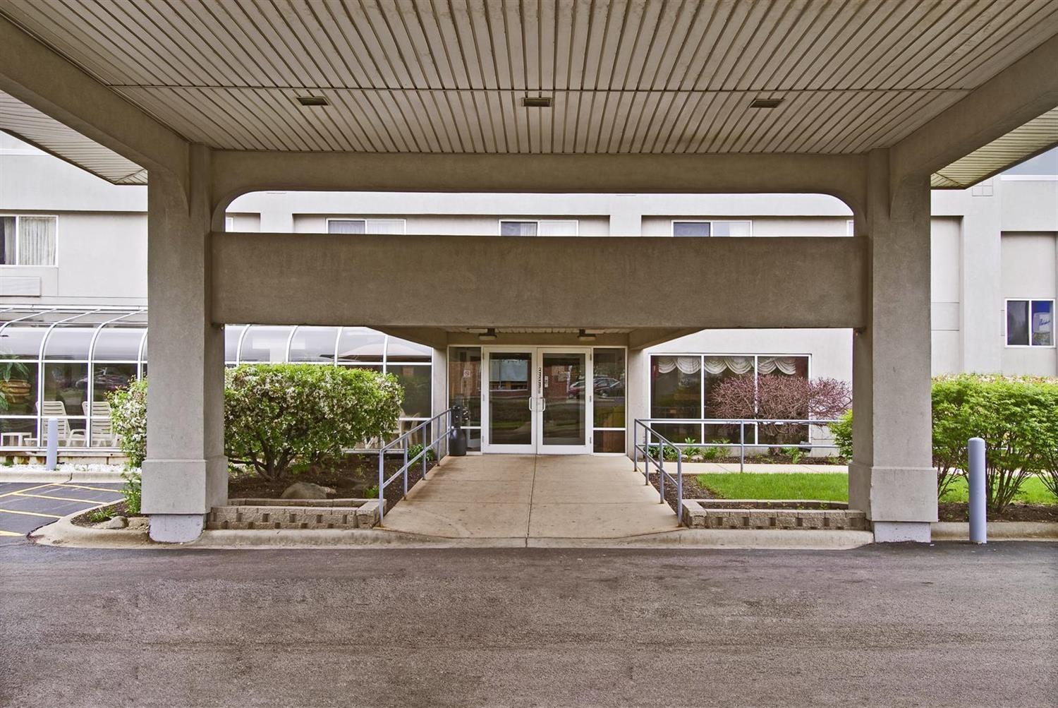 Vista Exterior Americas Best Value Inn & Suites Waukegan Gurnee