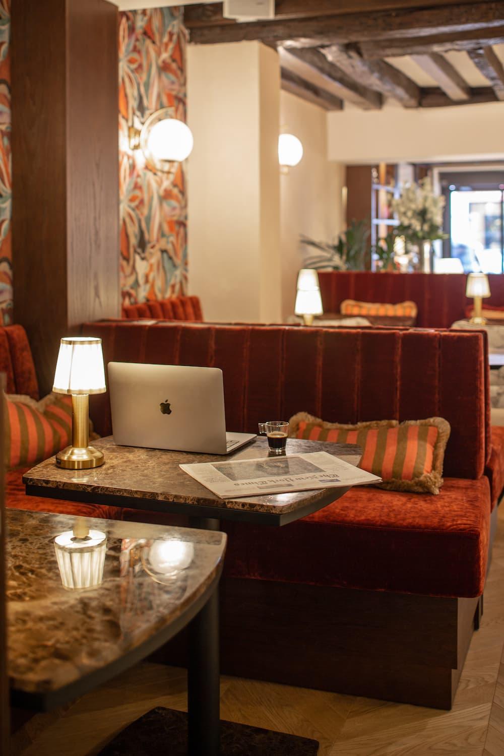 Bar/Salón Hotel des Deux Continents