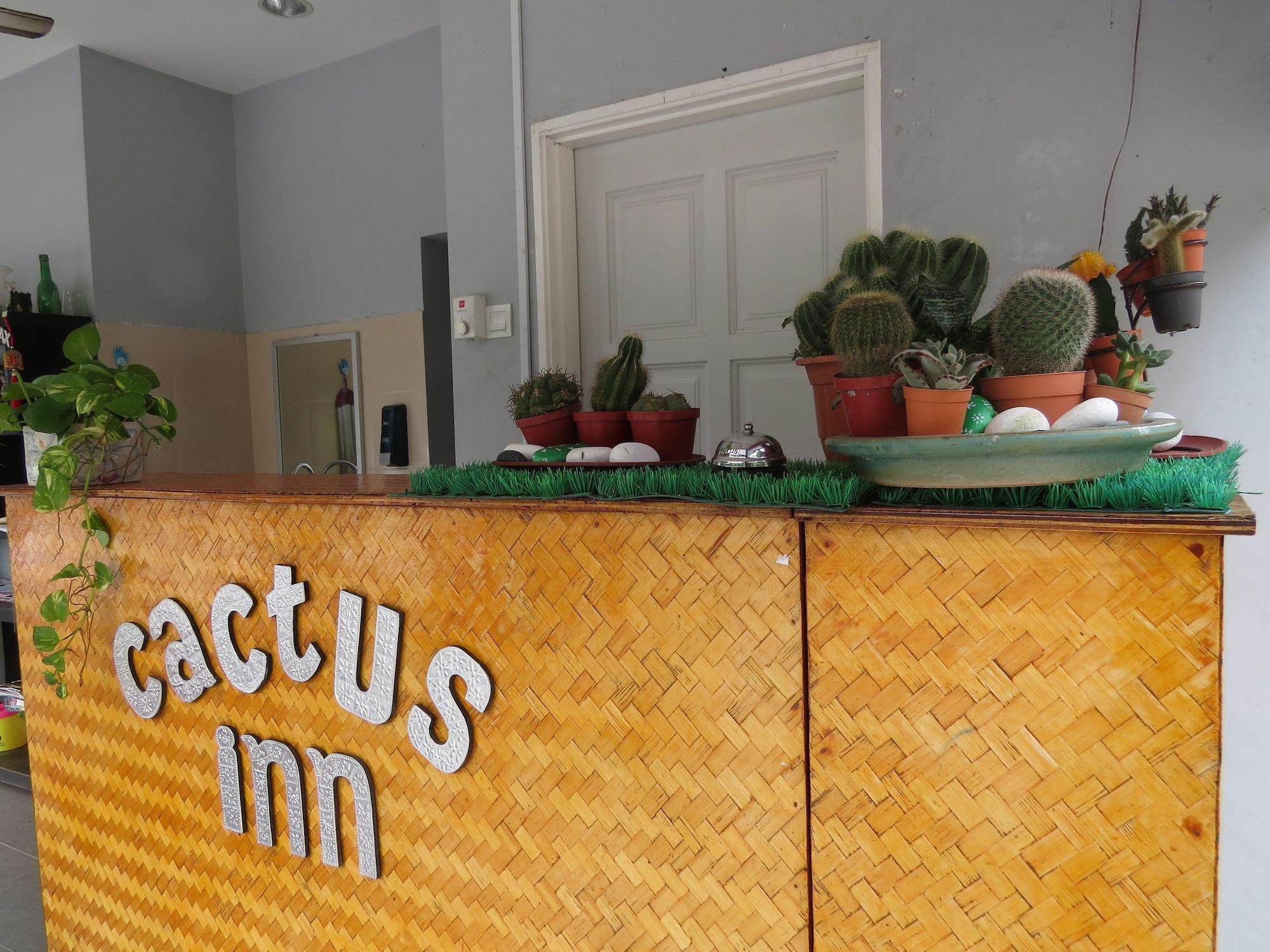 Varios Cactus Inn