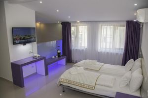 Alojamiento - Hotel Christina Plus