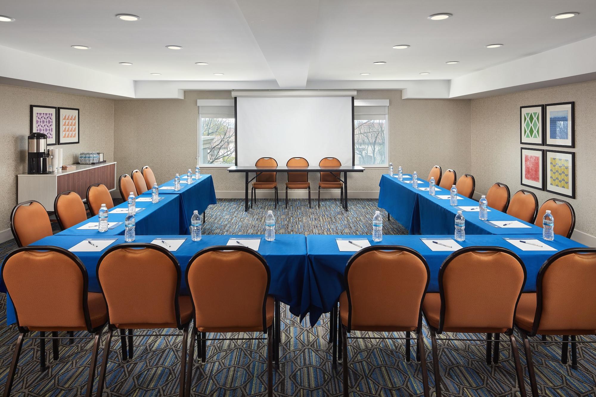 Sala de Reuniones Holiday Inn Express Suites Belmont by IHG