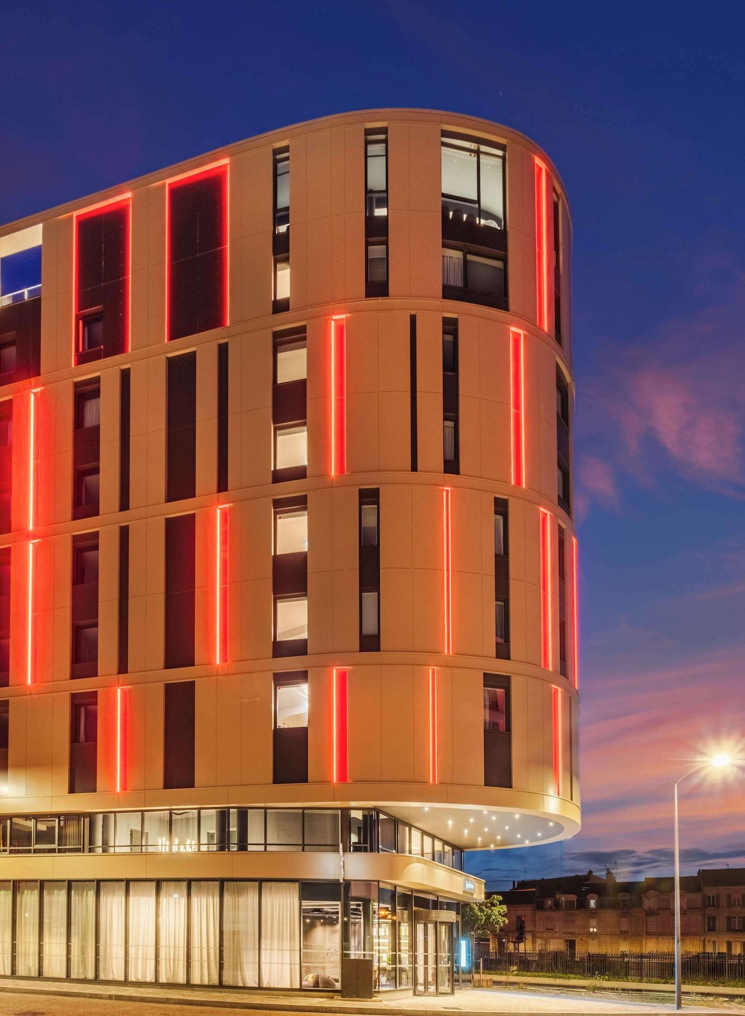Vista Exterior Radisson Hotel Reims