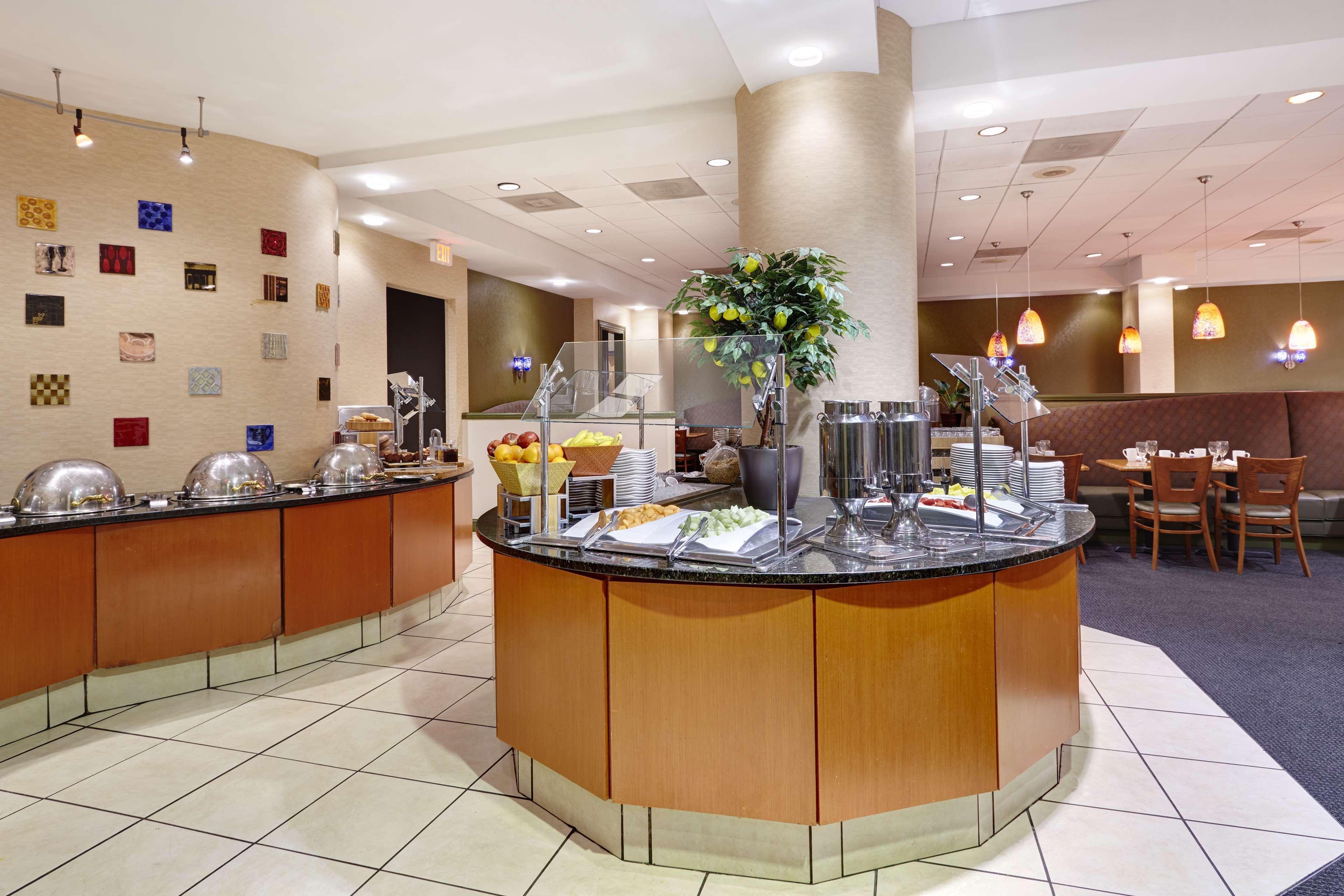 Restaurant DoubleTree by Hilton Washington DC - Crystal City