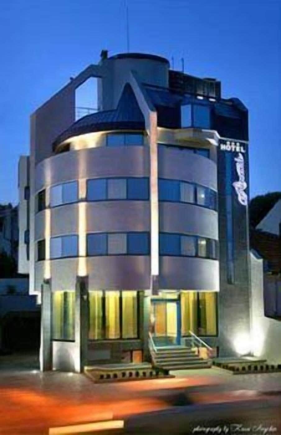 Varios Hotel Riverside