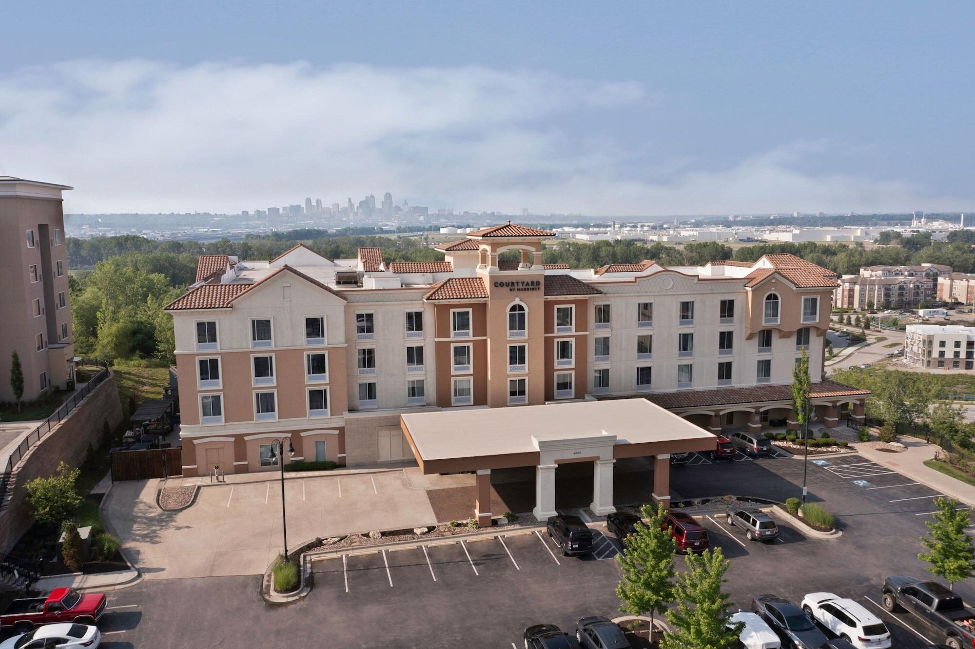 Vista Exterior Courtyard Kansas City at Briarcliff