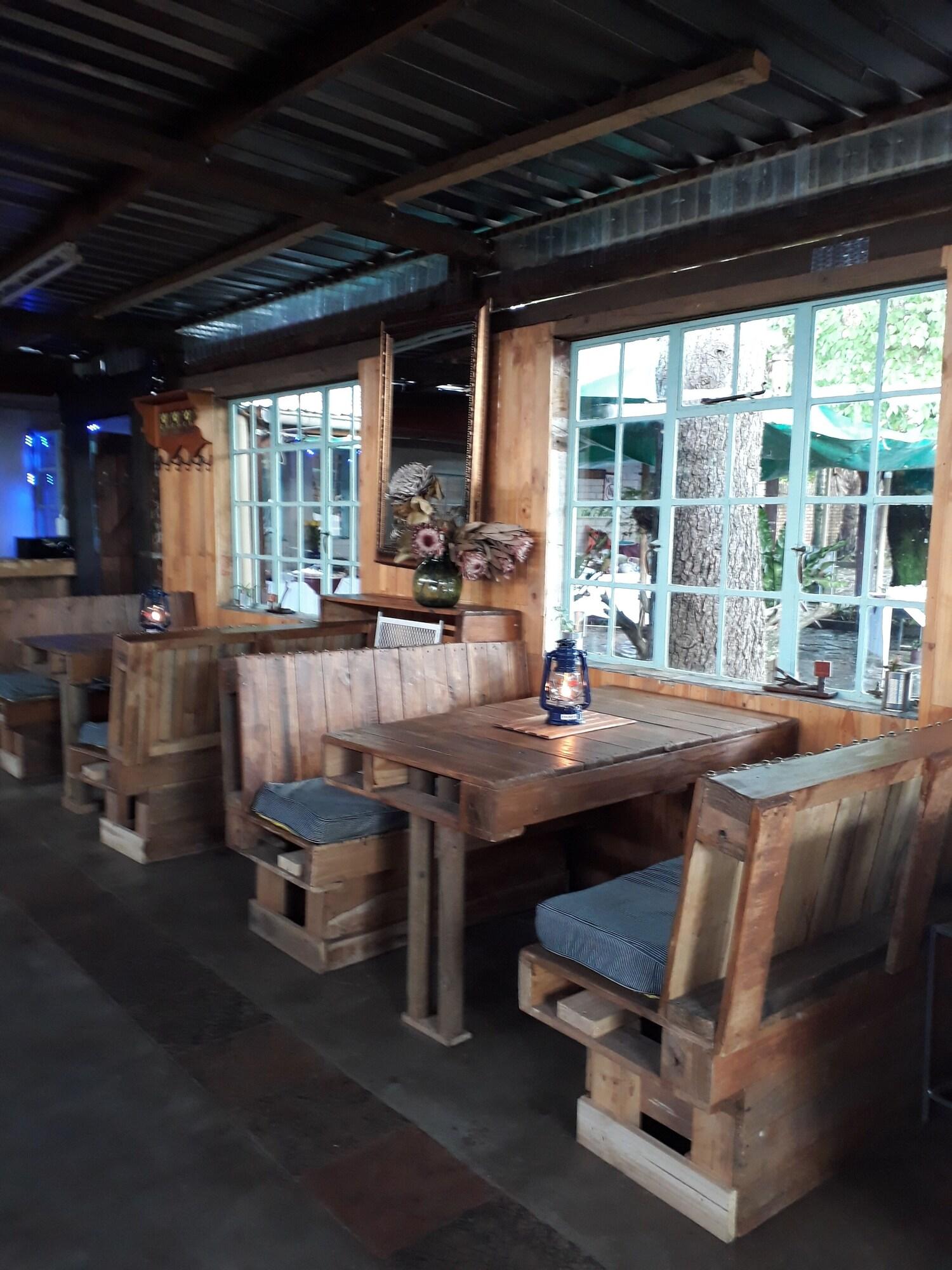 Restaurant Autumn Breeze Manor