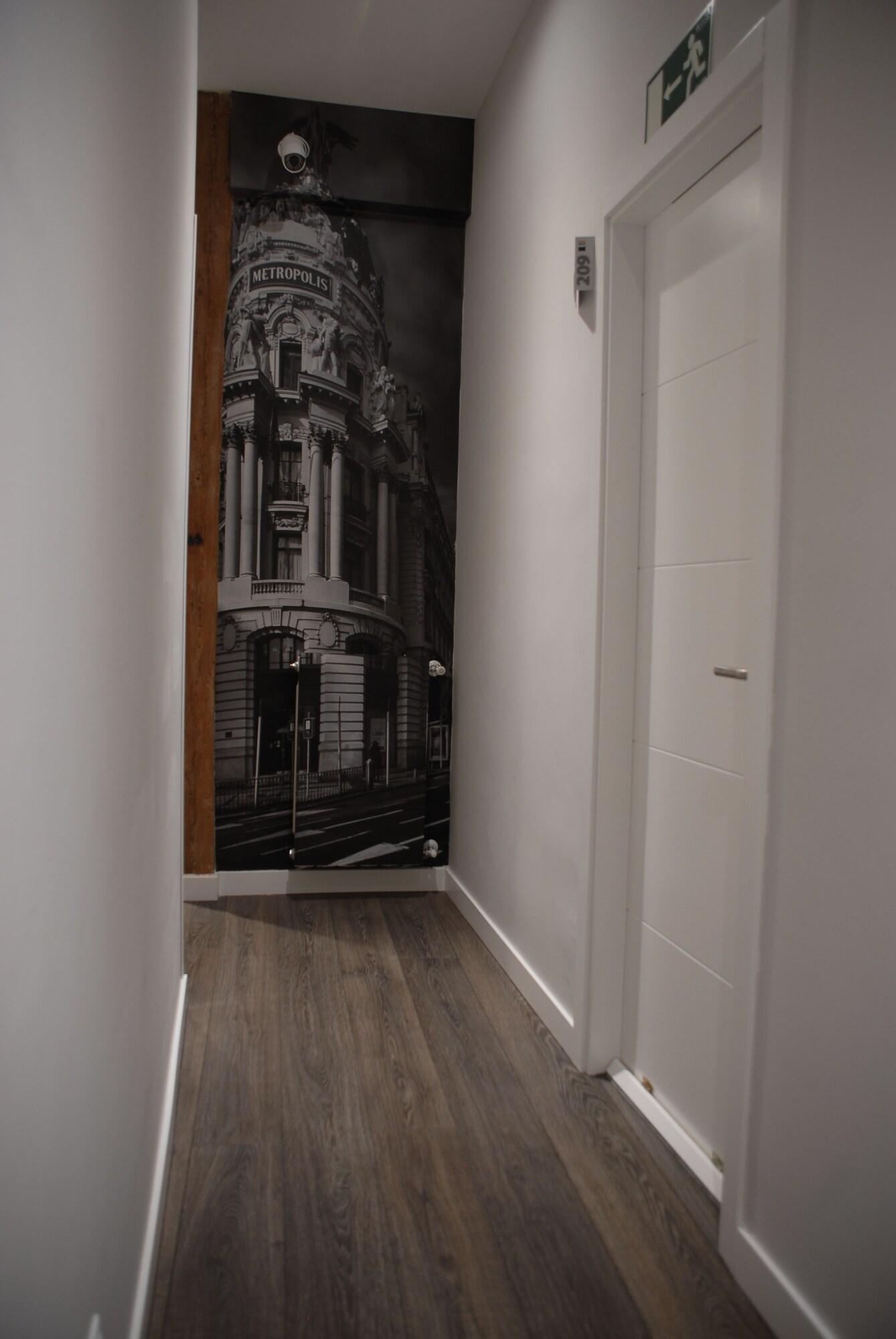 Varios Diezmadrid Hostal