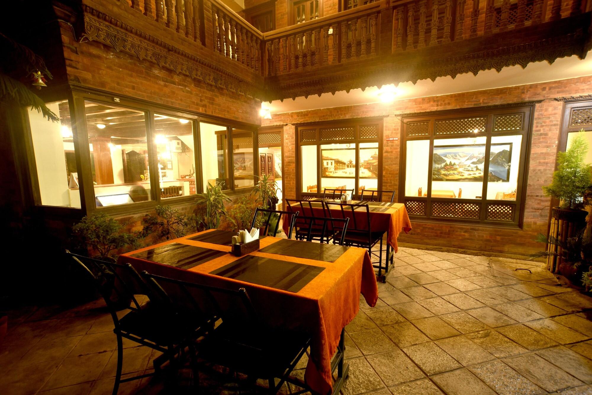 Restaurant Vajra Guest House & Restaurant
