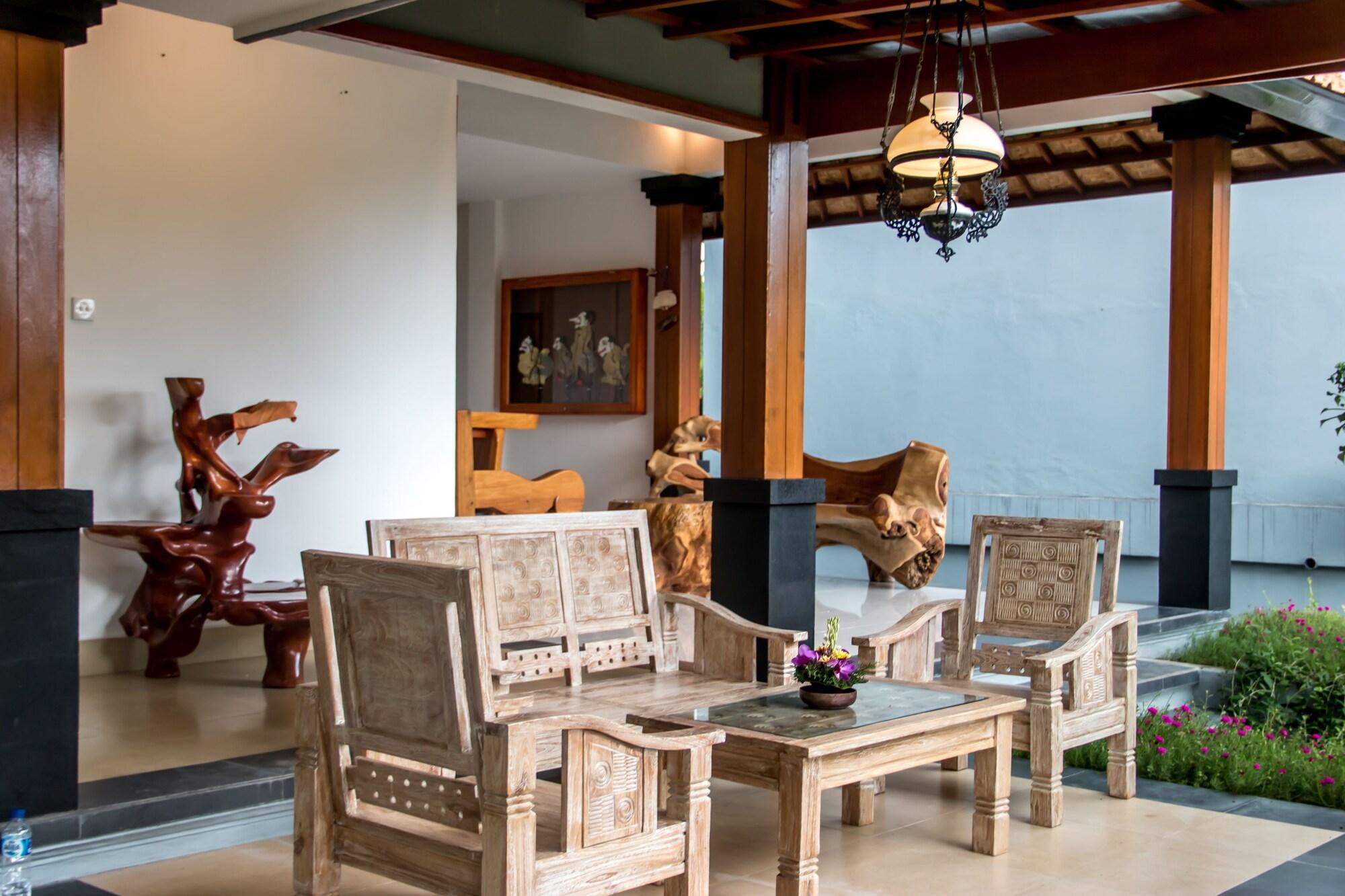 Vista Lobby Gita Maha Hotel