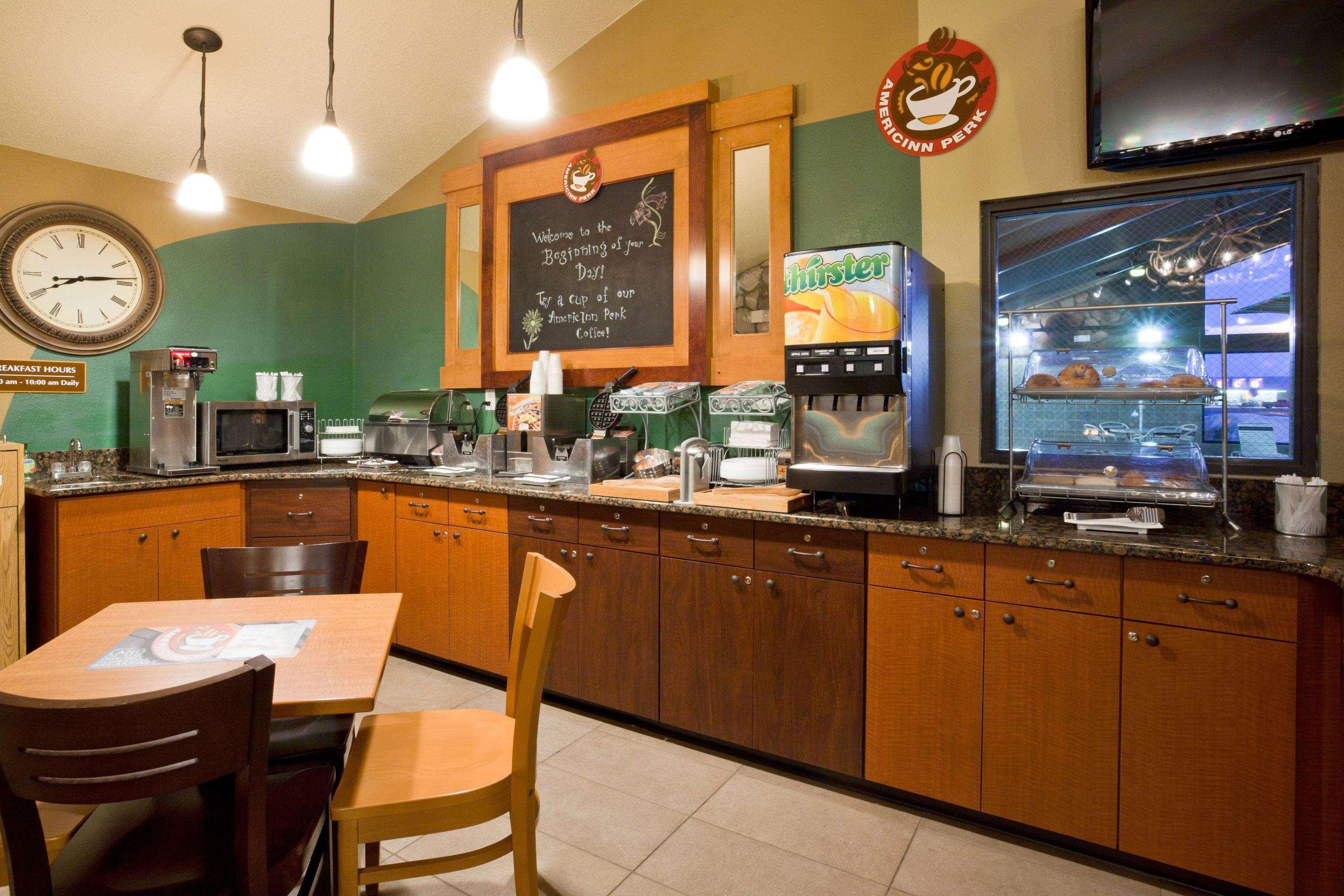 Restaurant AmericInn by Wyndham Grafton