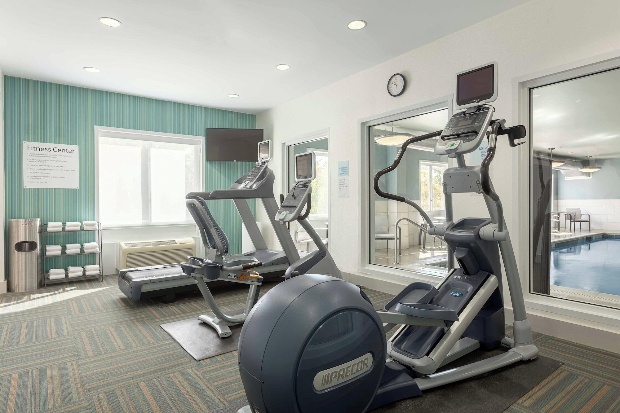 Gimnasio Holiday Inn Express Hotel & Suites Vestal by IHG