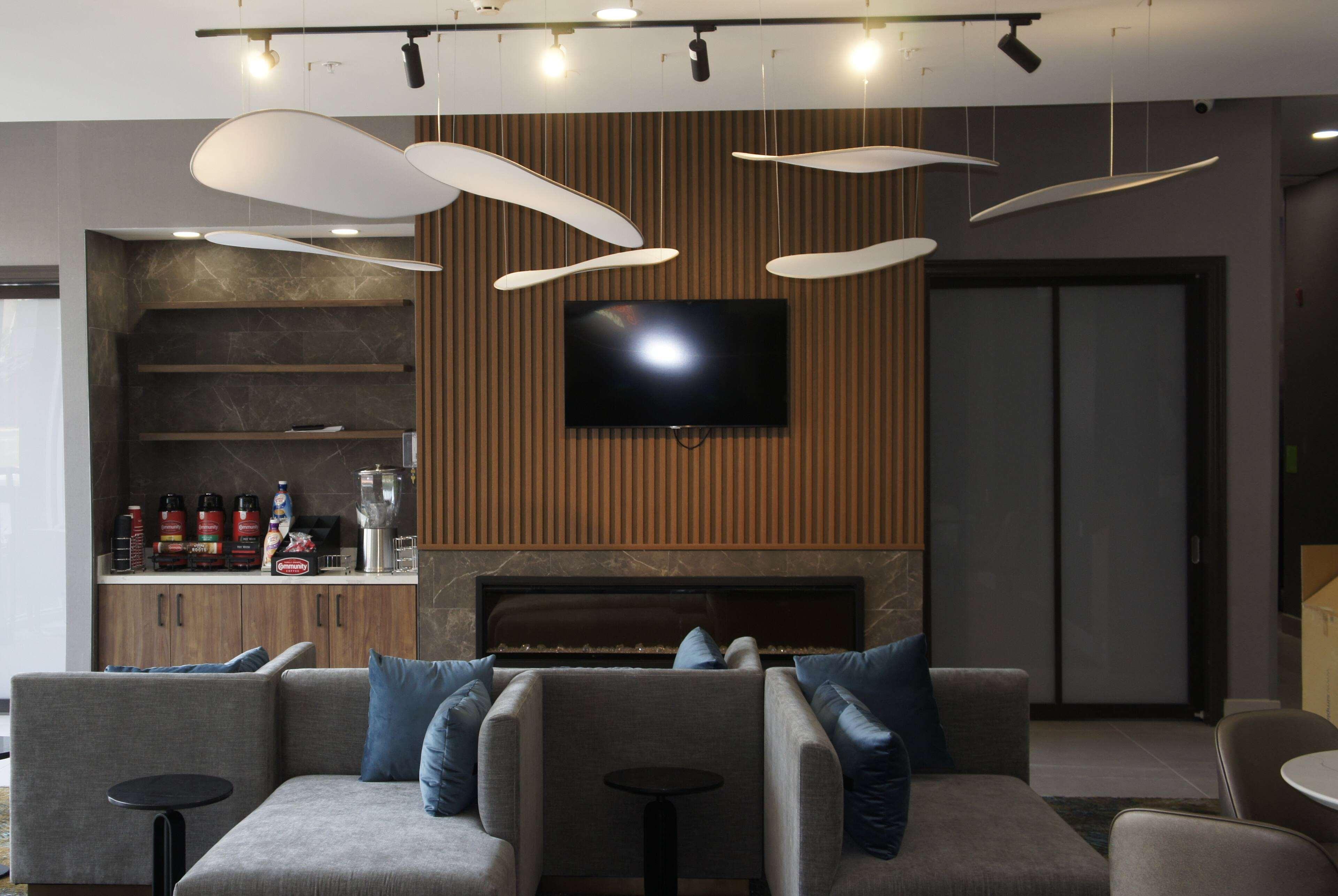 Vista Lobby La Quinta Inn & Suites Manchester