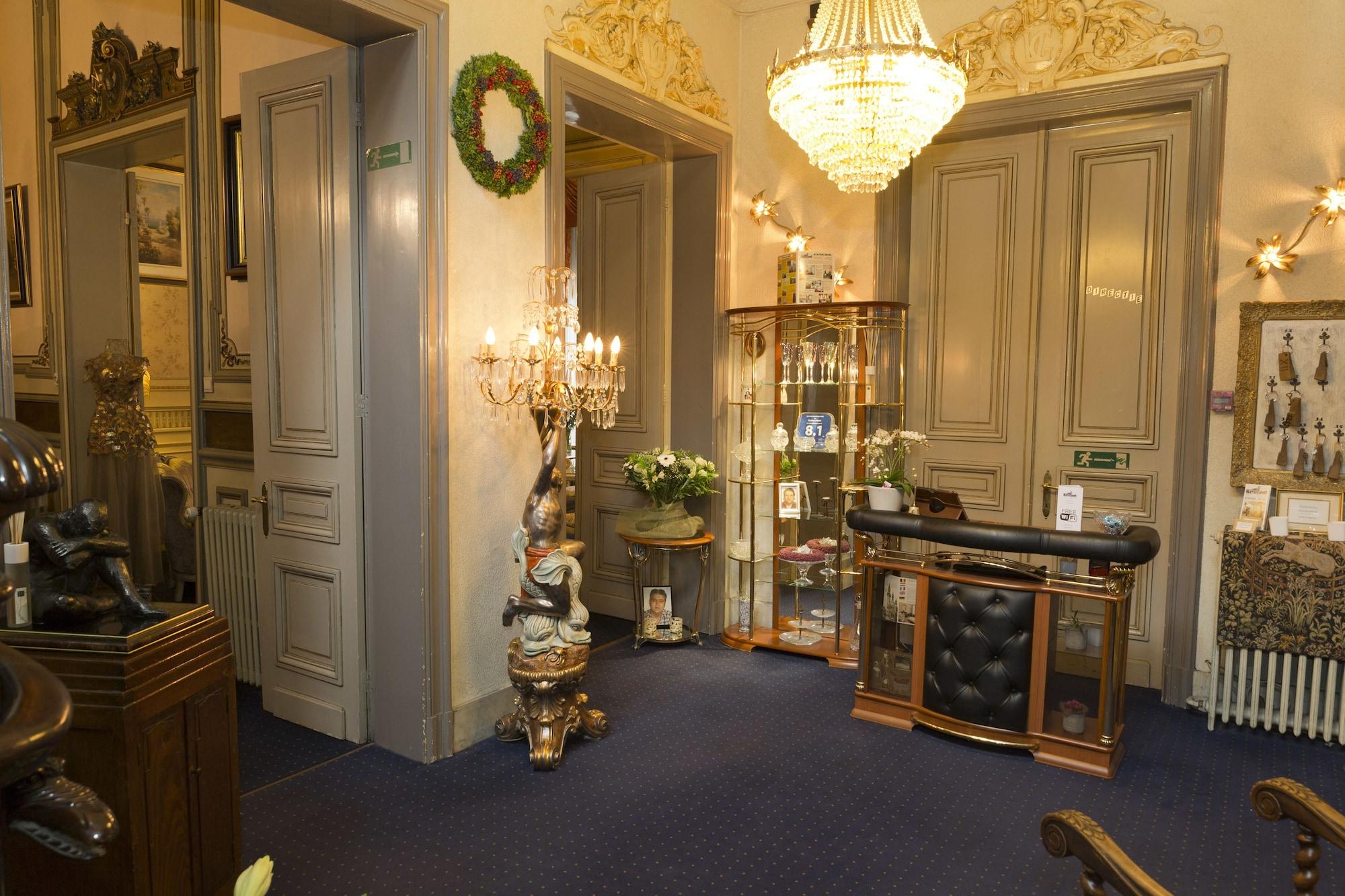 Vista Lobby Station Hotel