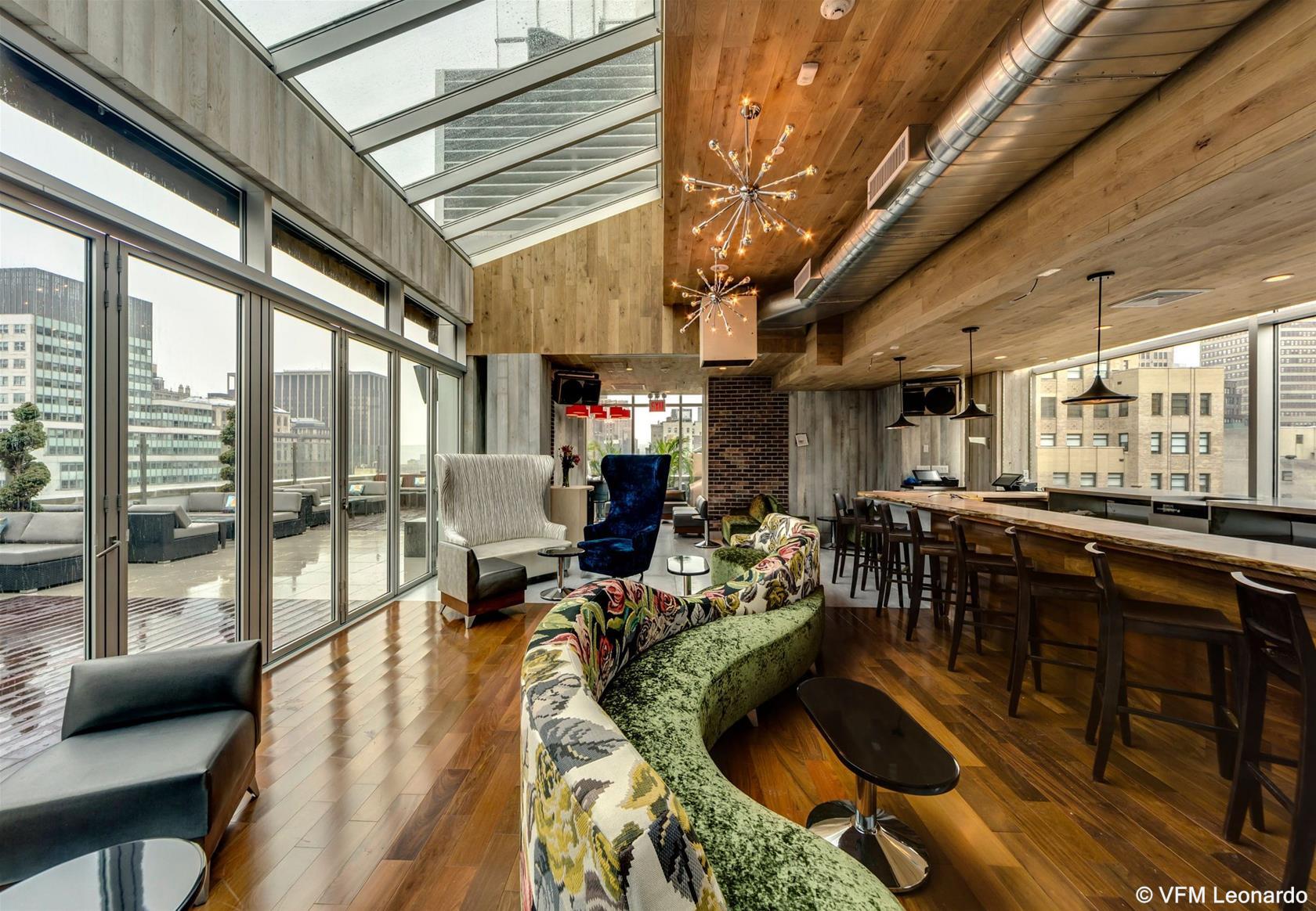 Bar/Salón The Herald by LuxUrban