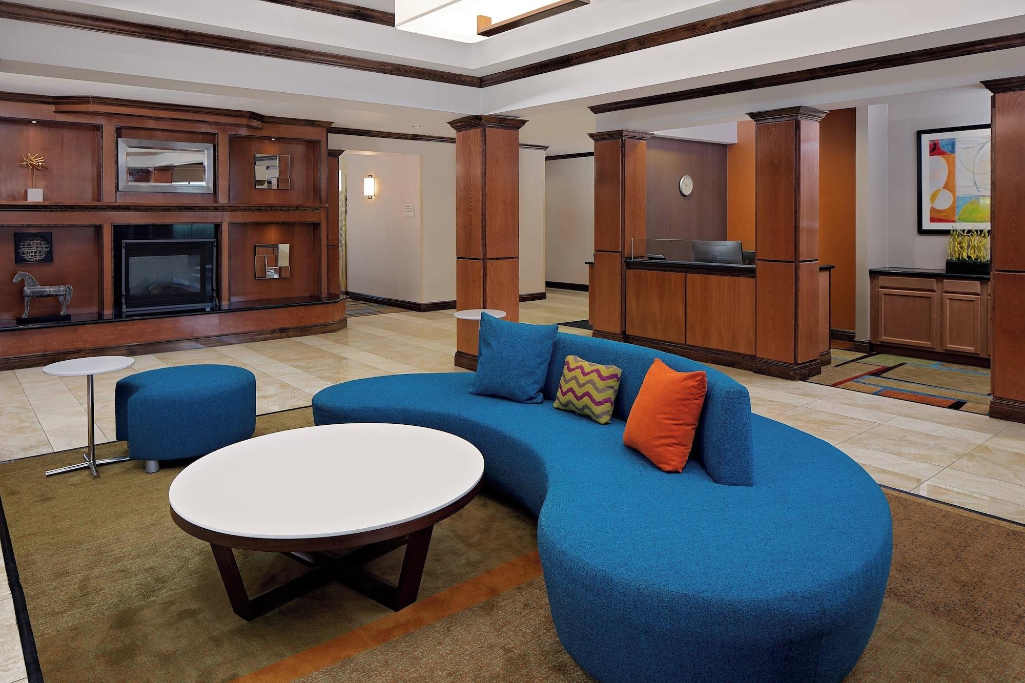 Vista Lobby Fairfield Inn & Suites by Marriott Dallas Mansfield