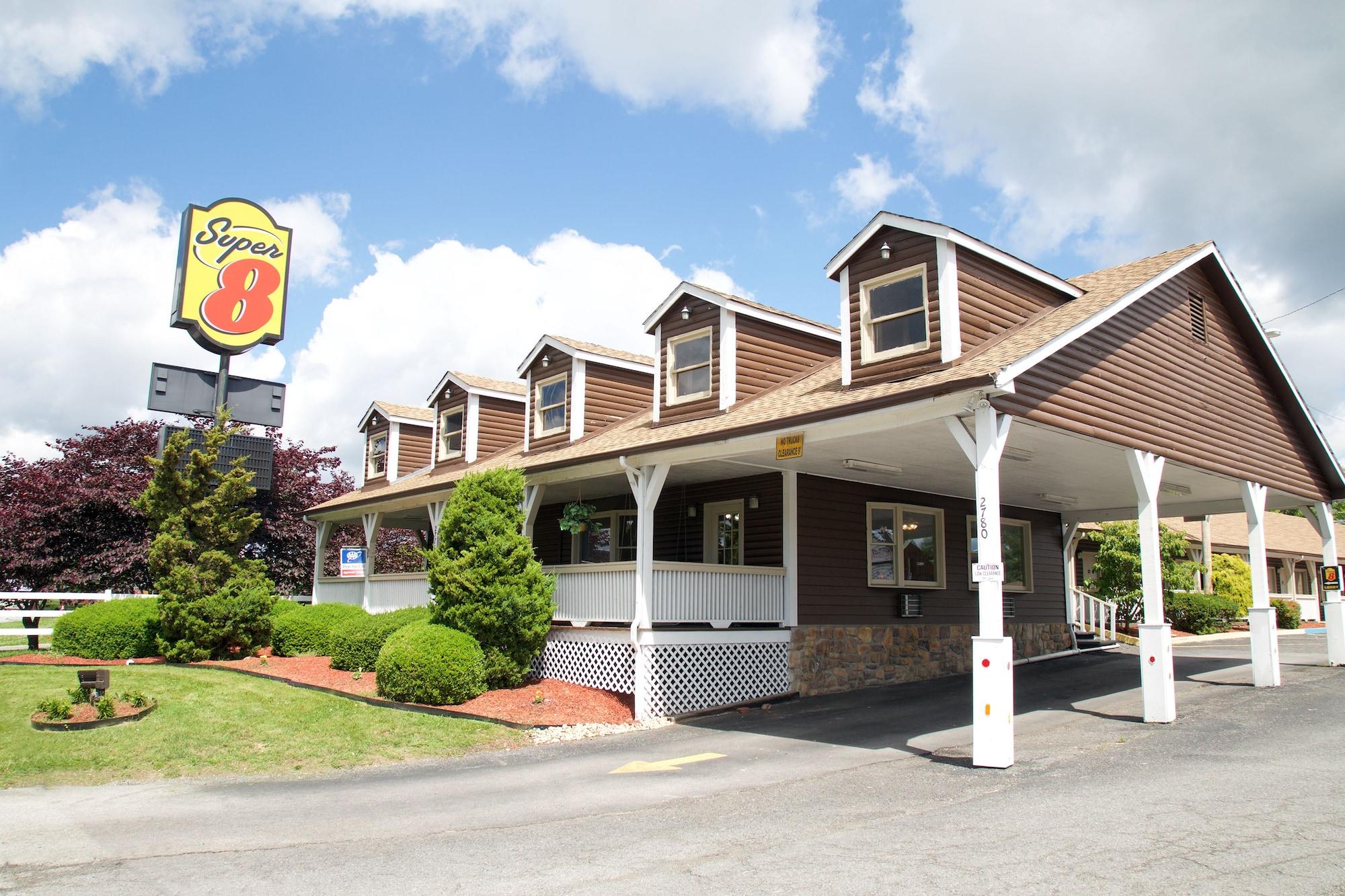 Vista Exterior Super 8 by Wyndham Christiansburg