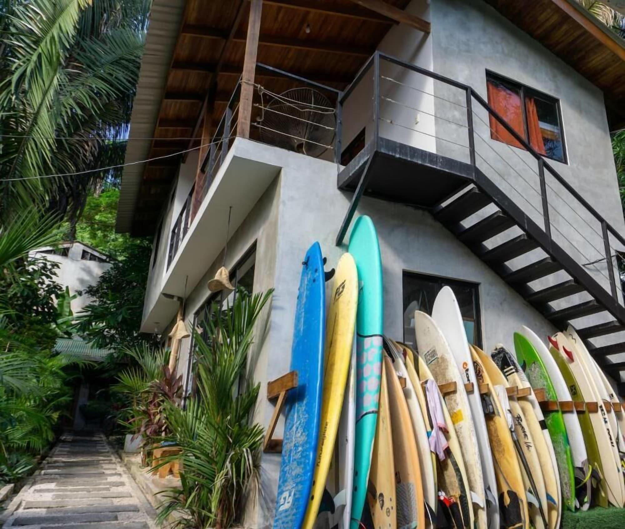 Varios Cabinas Playa Surf Hostel
