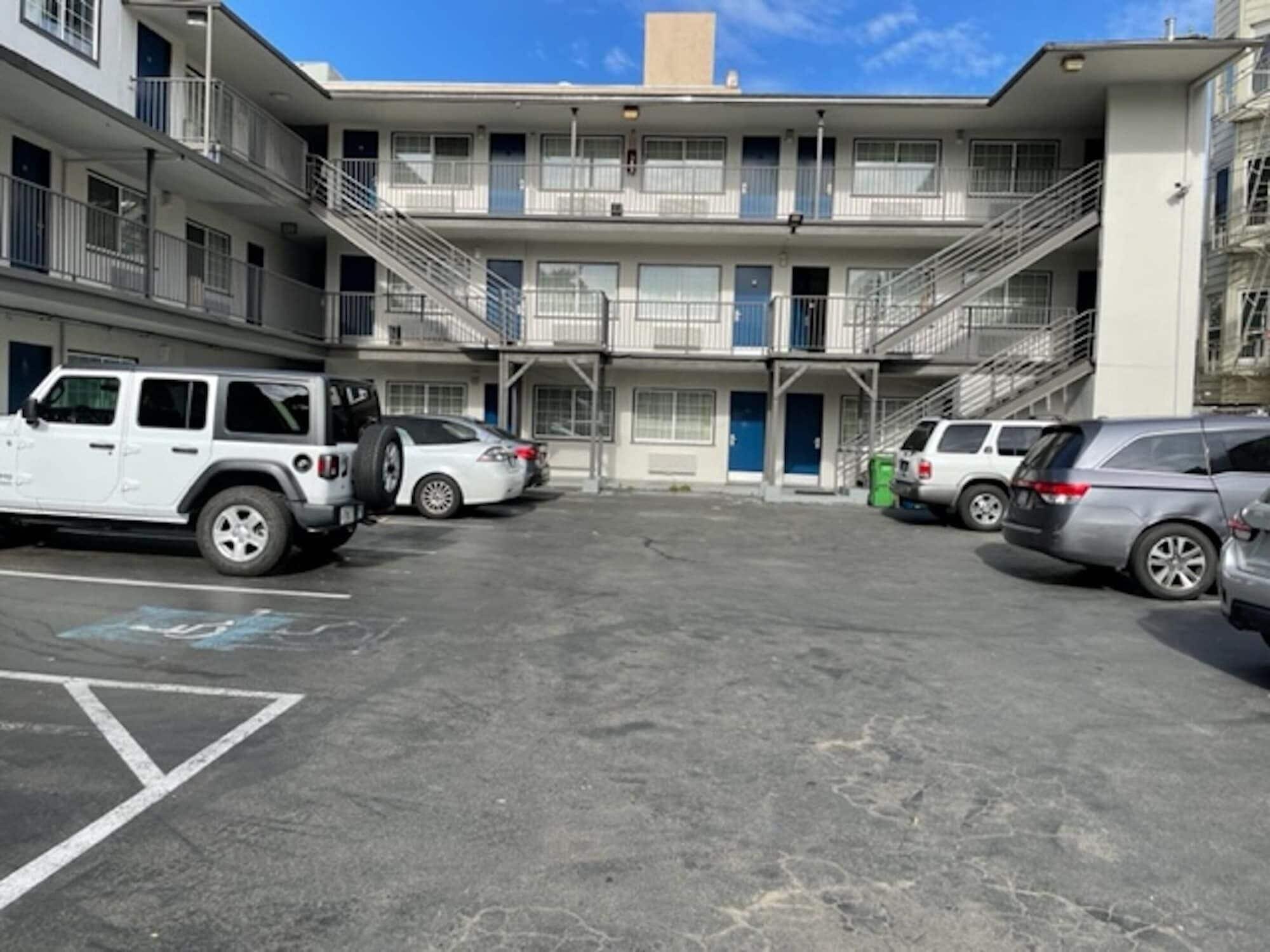 Vista Exterior Motel 6 San Francisco, CA - Lombard Street