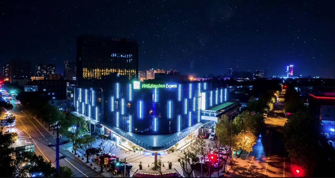 Vista Exterior Holiday Inn Express Shanghai Songjiang Fangta by IHG