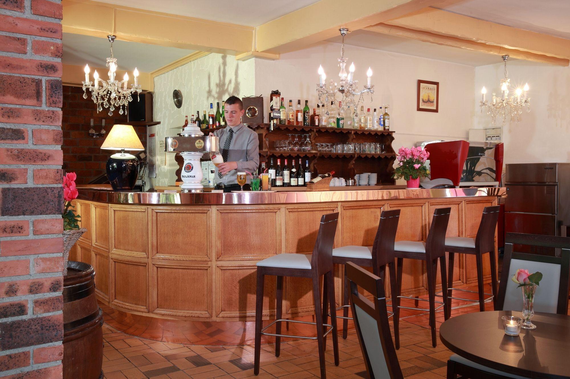 Bar/Salón Sure Hotel by Best Western Saint-Quentin Ouest Le pot d'étain