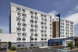 Alojamiento - Hampton Inn Newark Airport