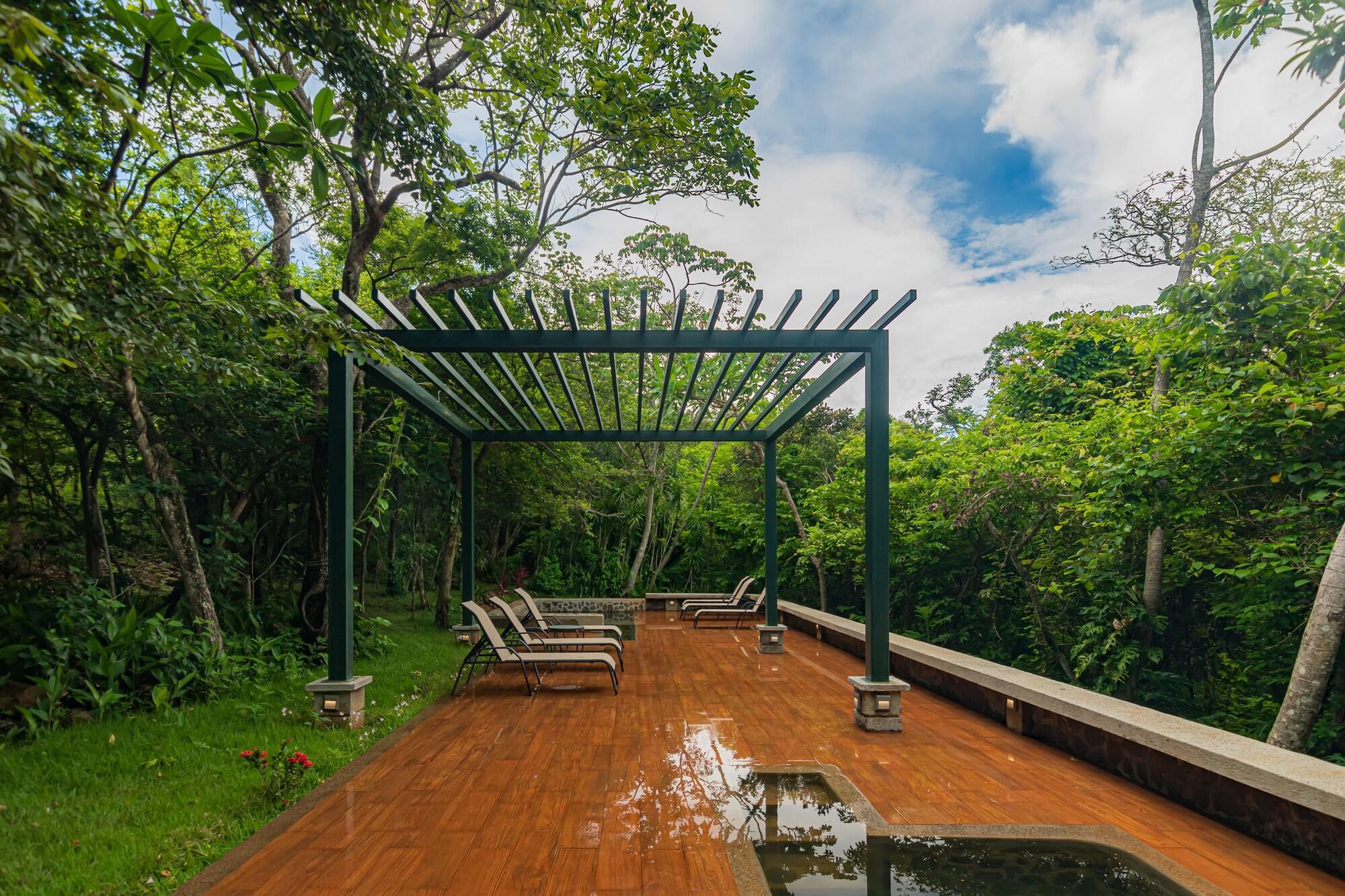 Spa Hotel Hacienda Guachipelin