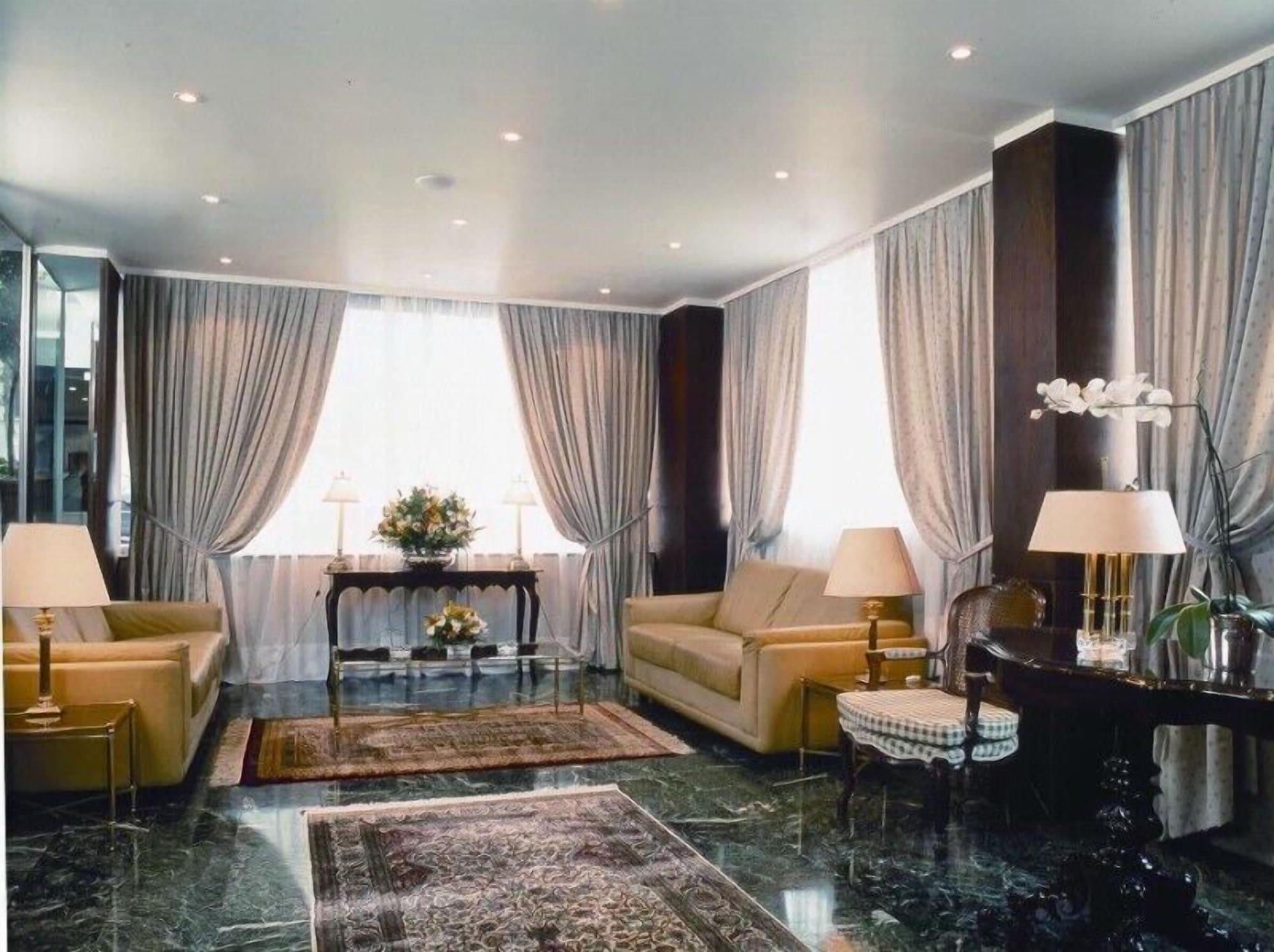 Vista Lobby The Park Hotel Piraeus