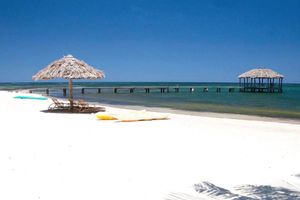 Alquiler Vacacional - Family Friendly Beach Bungalow | Private Eco Dive Resort With A Pool & Beach