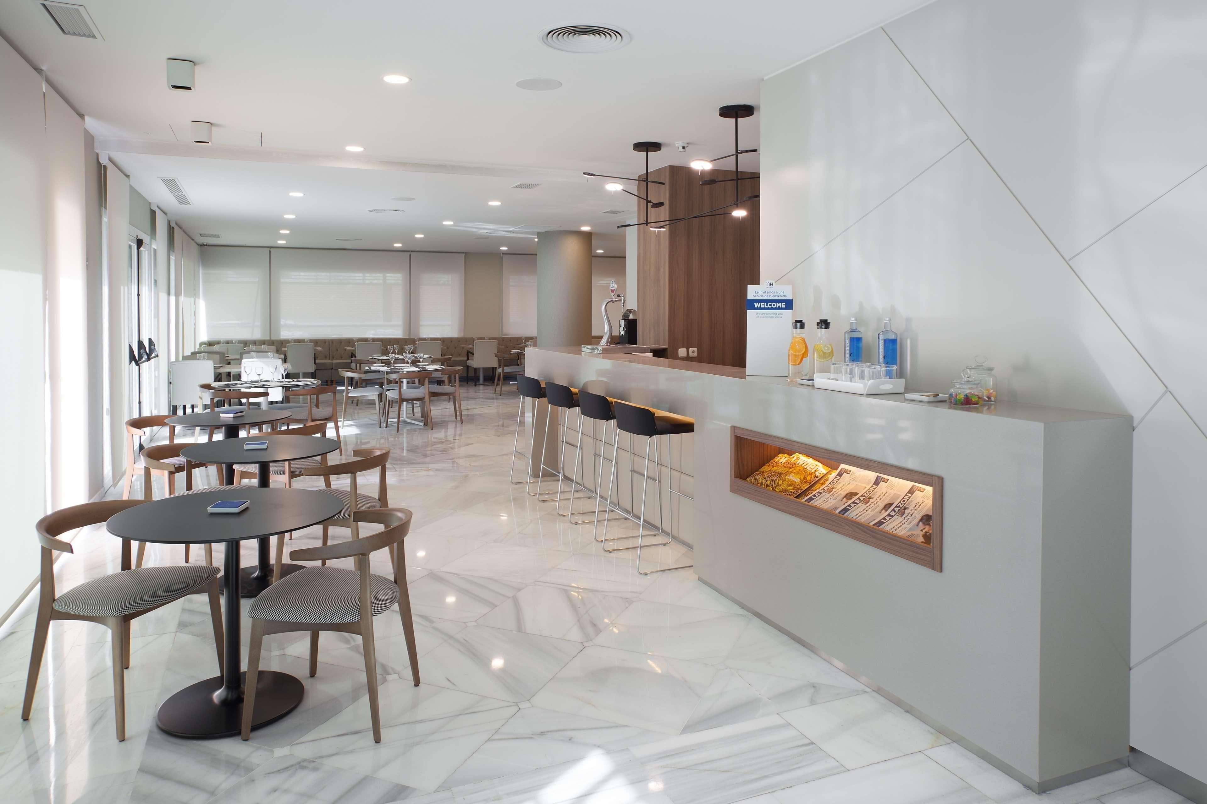 Bar/Salón NH Madrid Barajas Airport