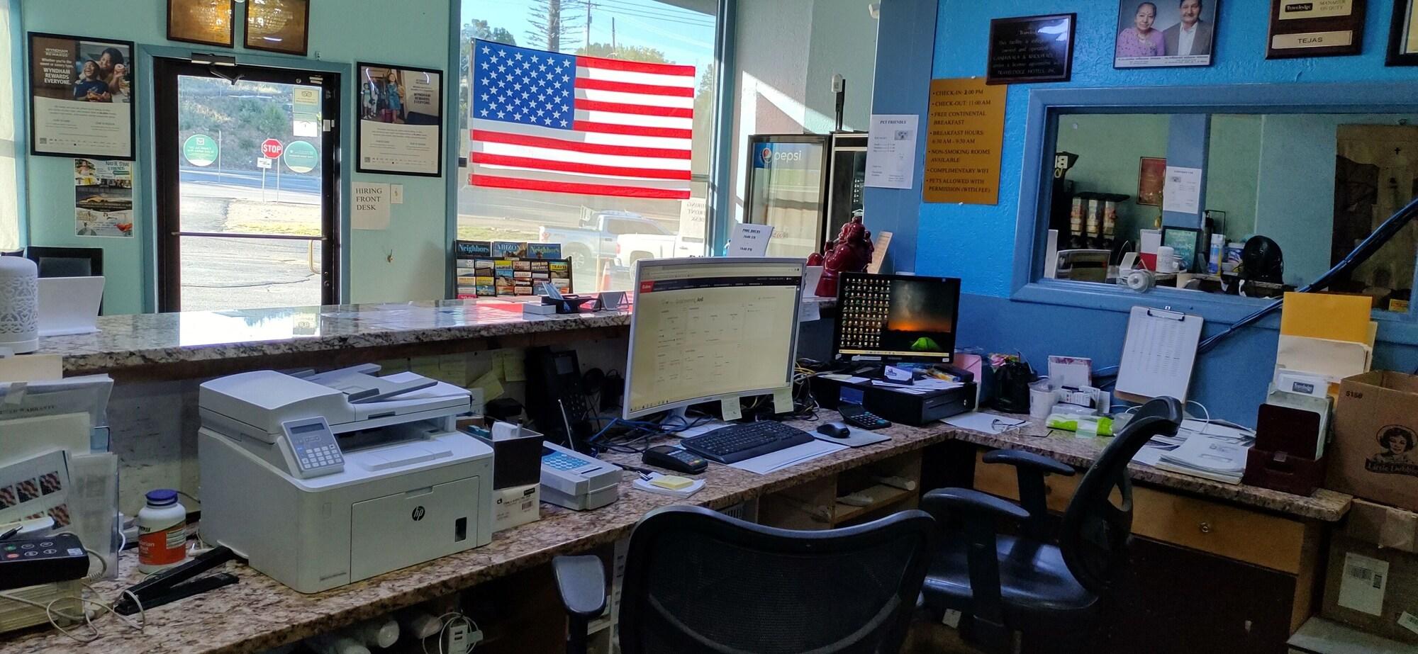 Vista Lobby Travelodge by Wyndham Ruidoso