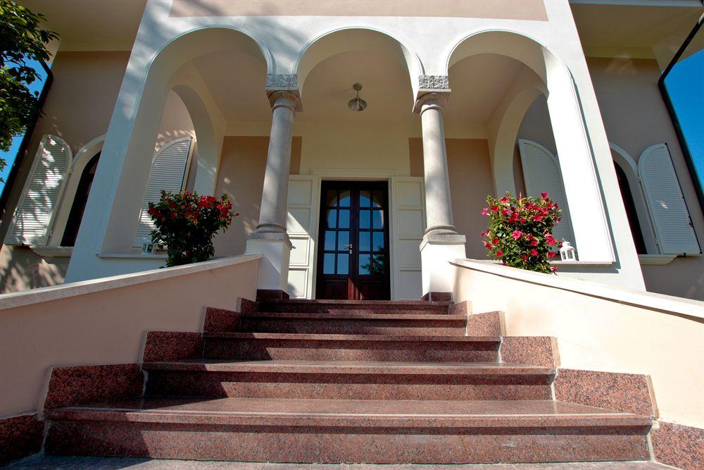 Vista Exterior La Coralia Bed & Breakfast
