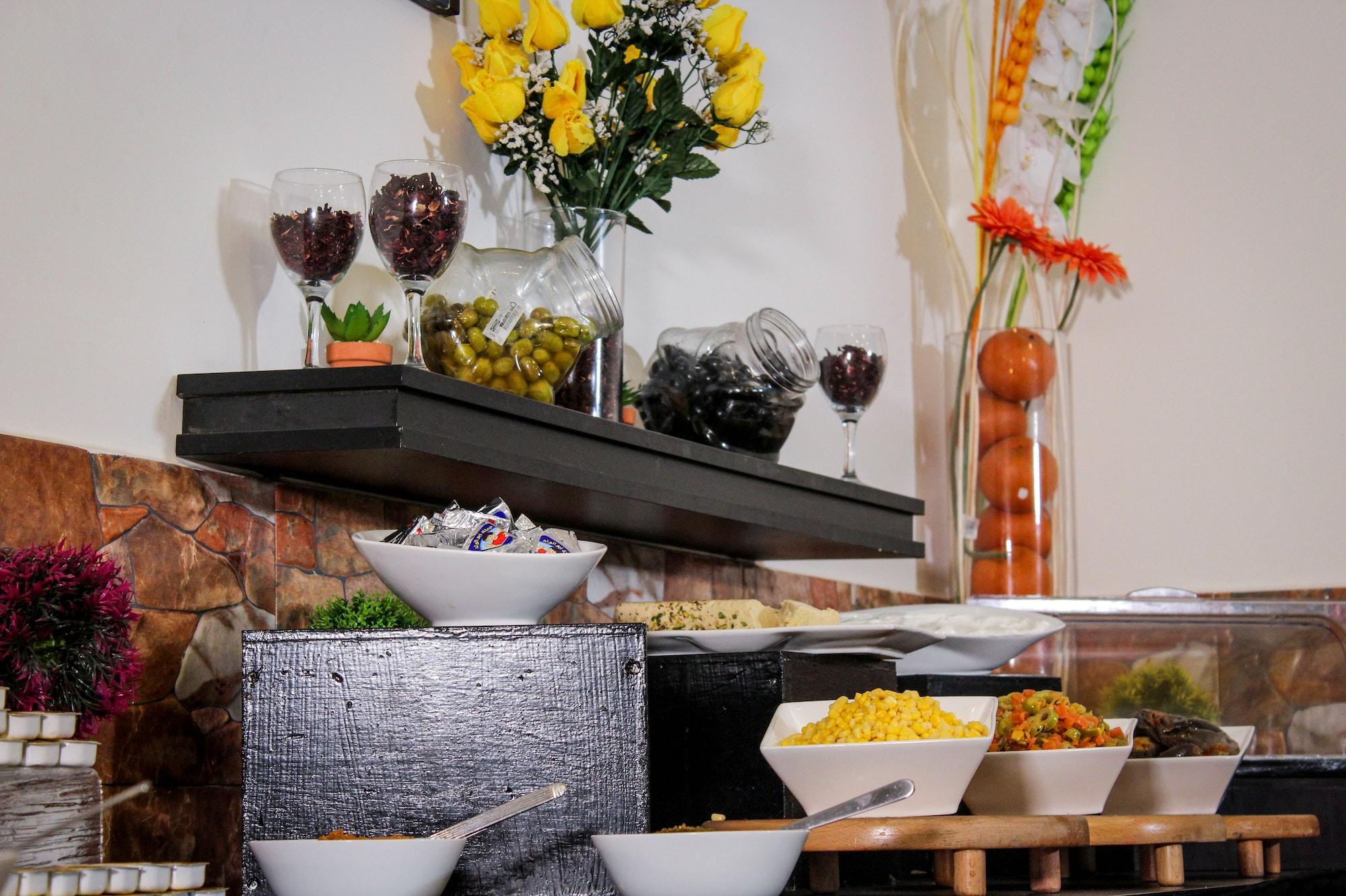 Restaurant Almond Hotel Apartments