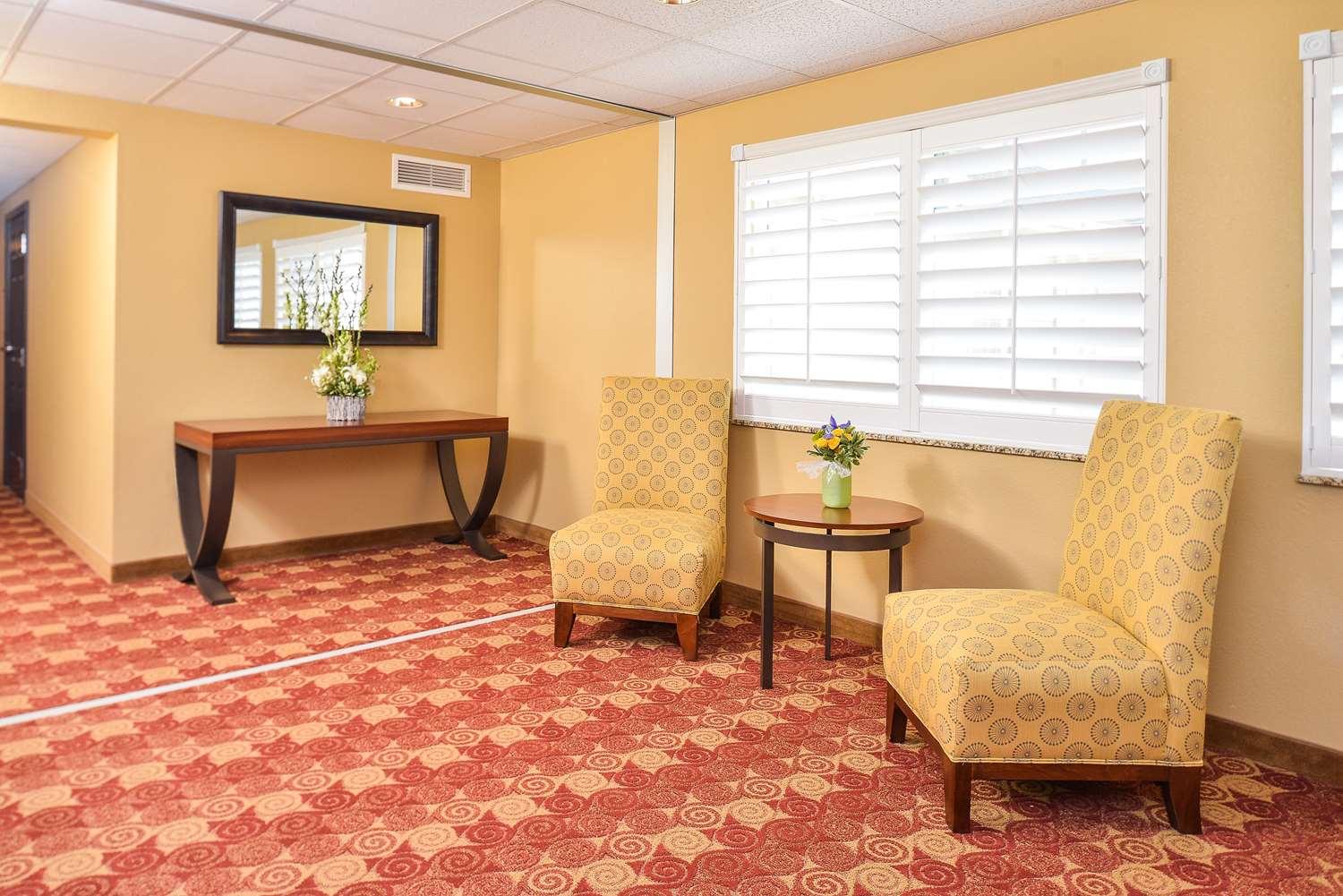 Vista Lobby SureStay Hotel By Best Western Blackwell