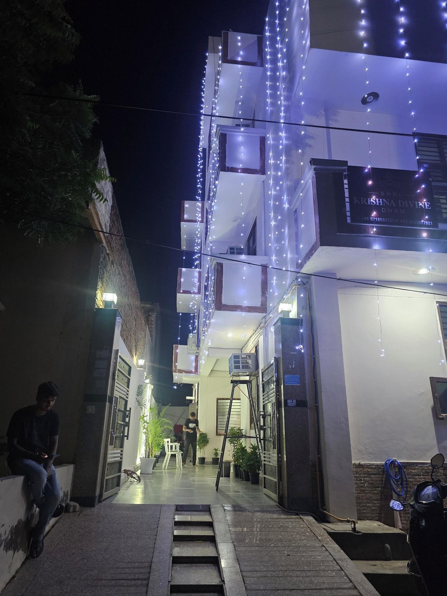 Vista Exterior Shri Krishna Divine Dham