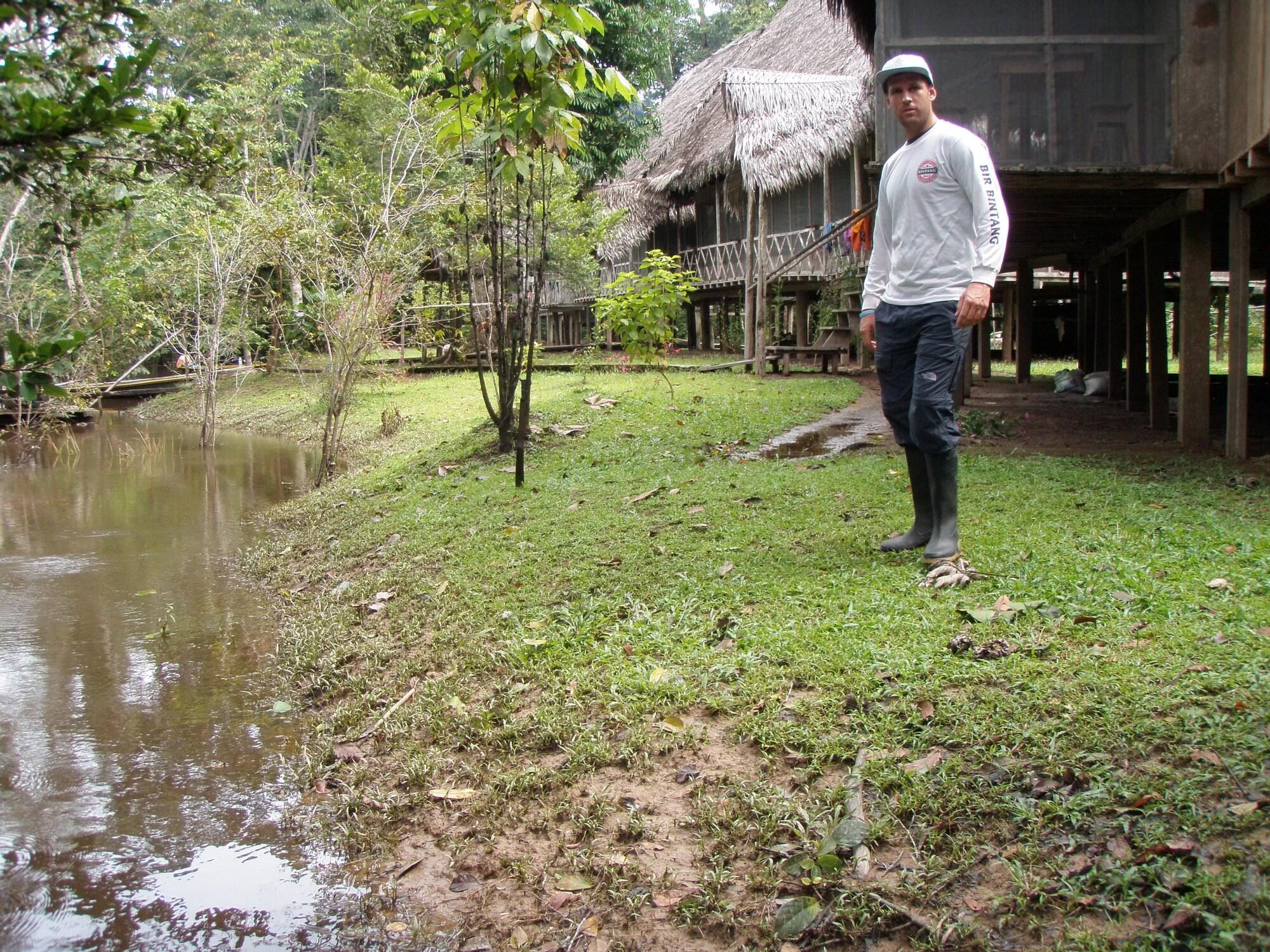 Varios Jungle Wolf Expeditions